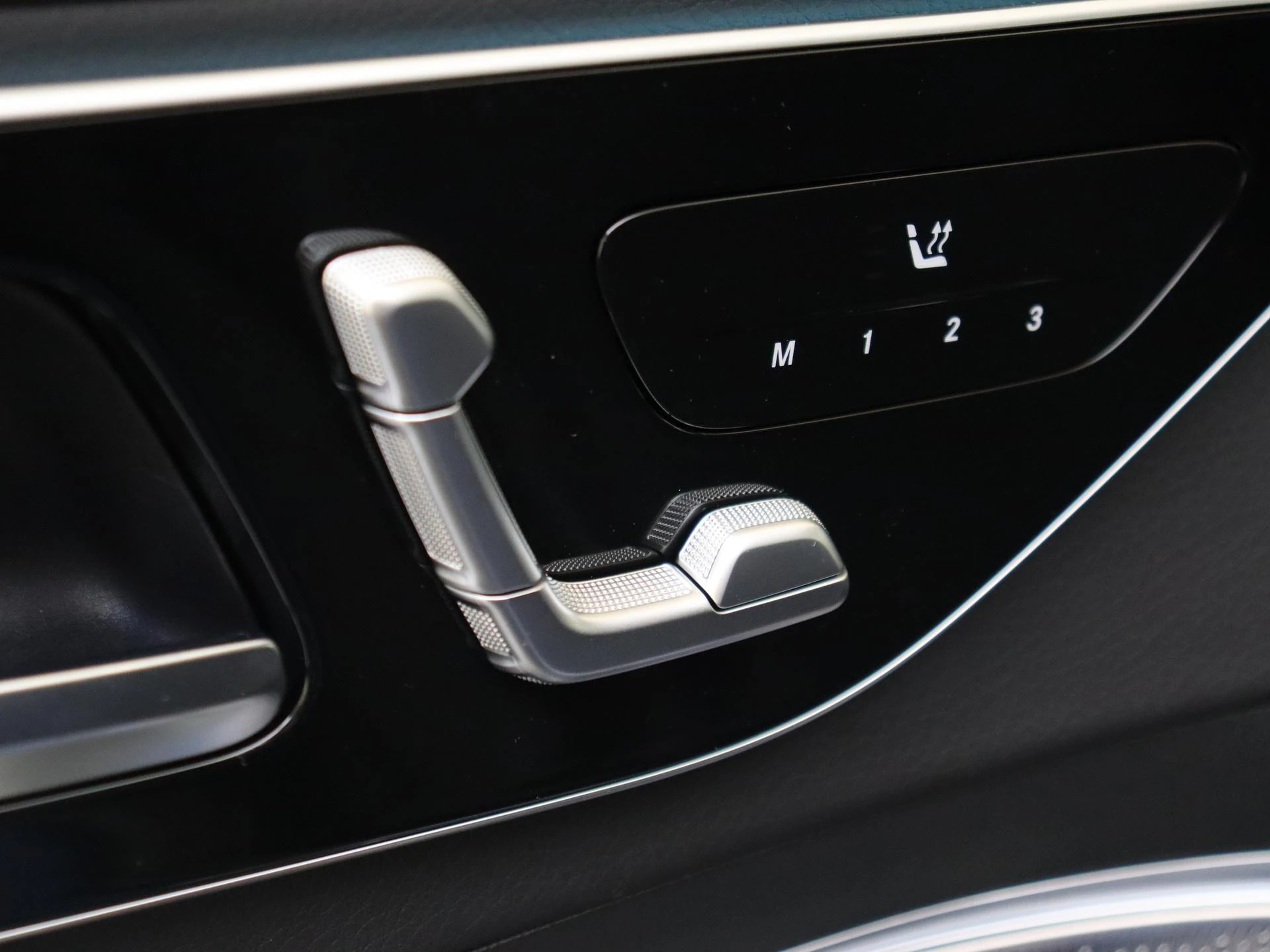 Mercedes-Benz-C-Klasse-image-24