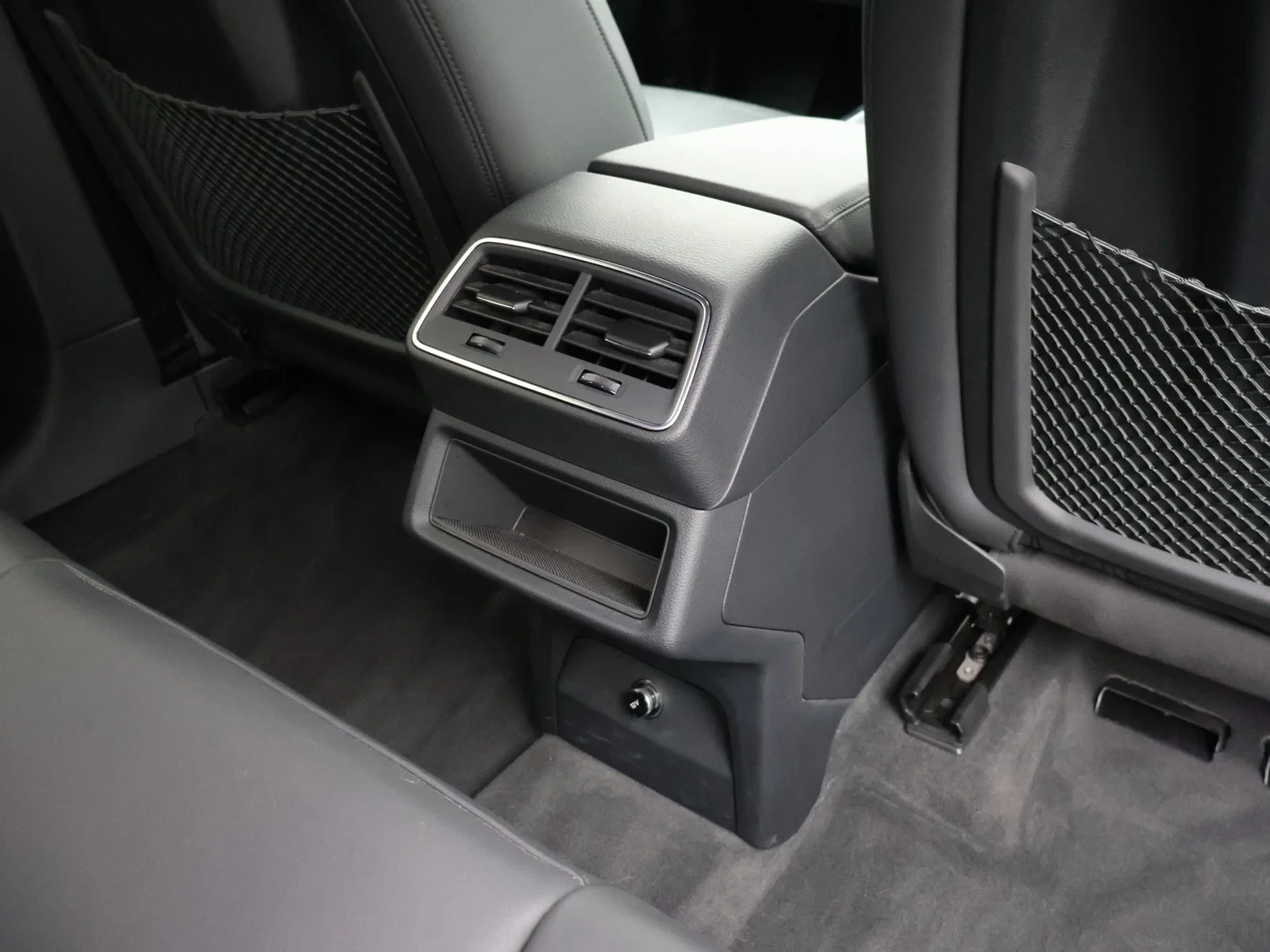Audi e-tron Sportback Audi e-tron Sportback S line 55 QUATTRO 408PK *AUTOMAA*LEDER*CAMERA*ACC*PDC*VIRTUAL COCKPIT*NAVI*APP