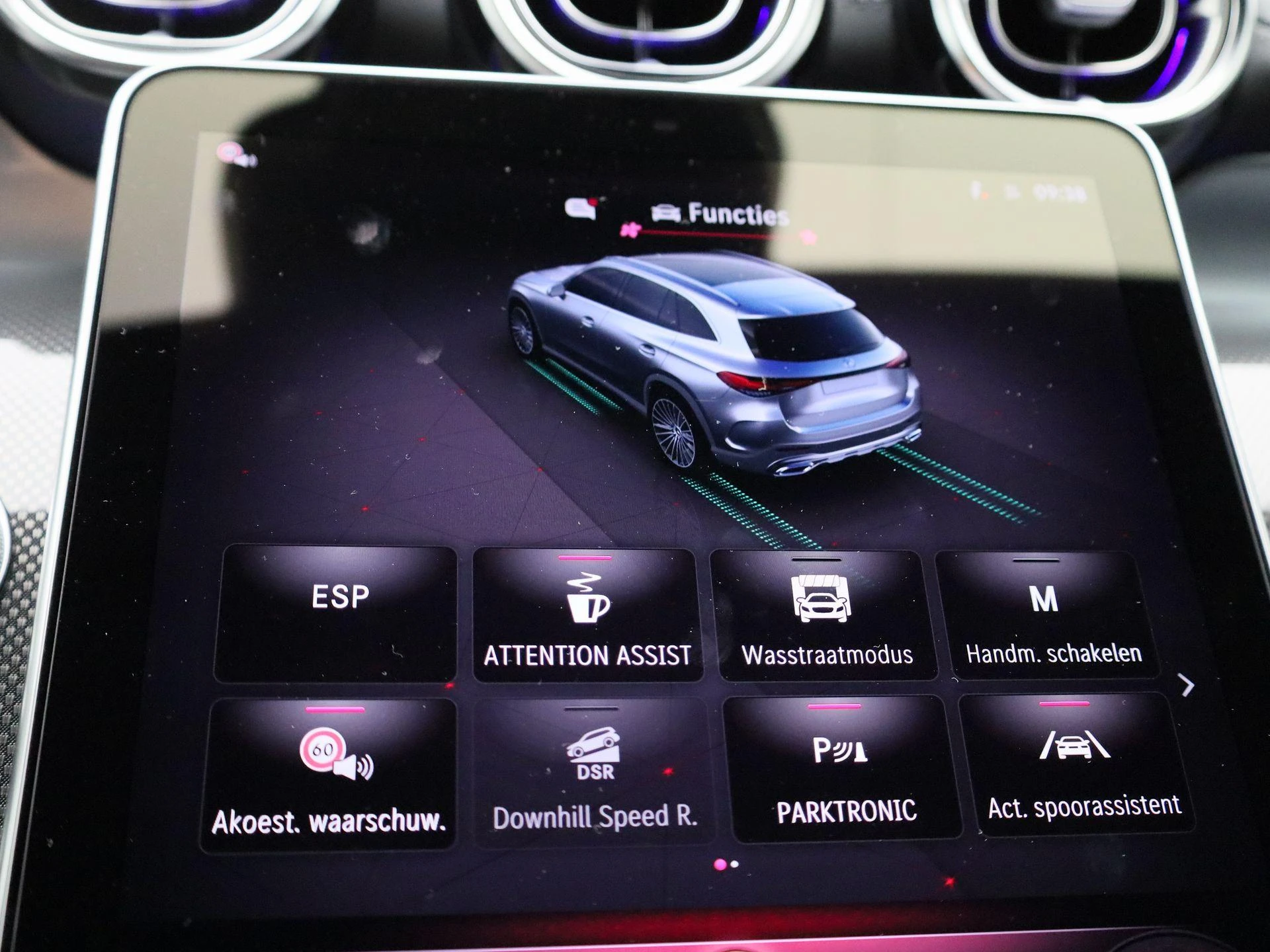 Mercedes-Benz-GLC-image-25