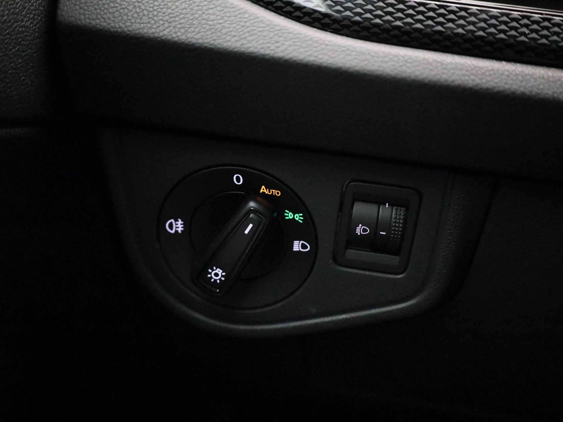 Volkswagen-Polo-image-21