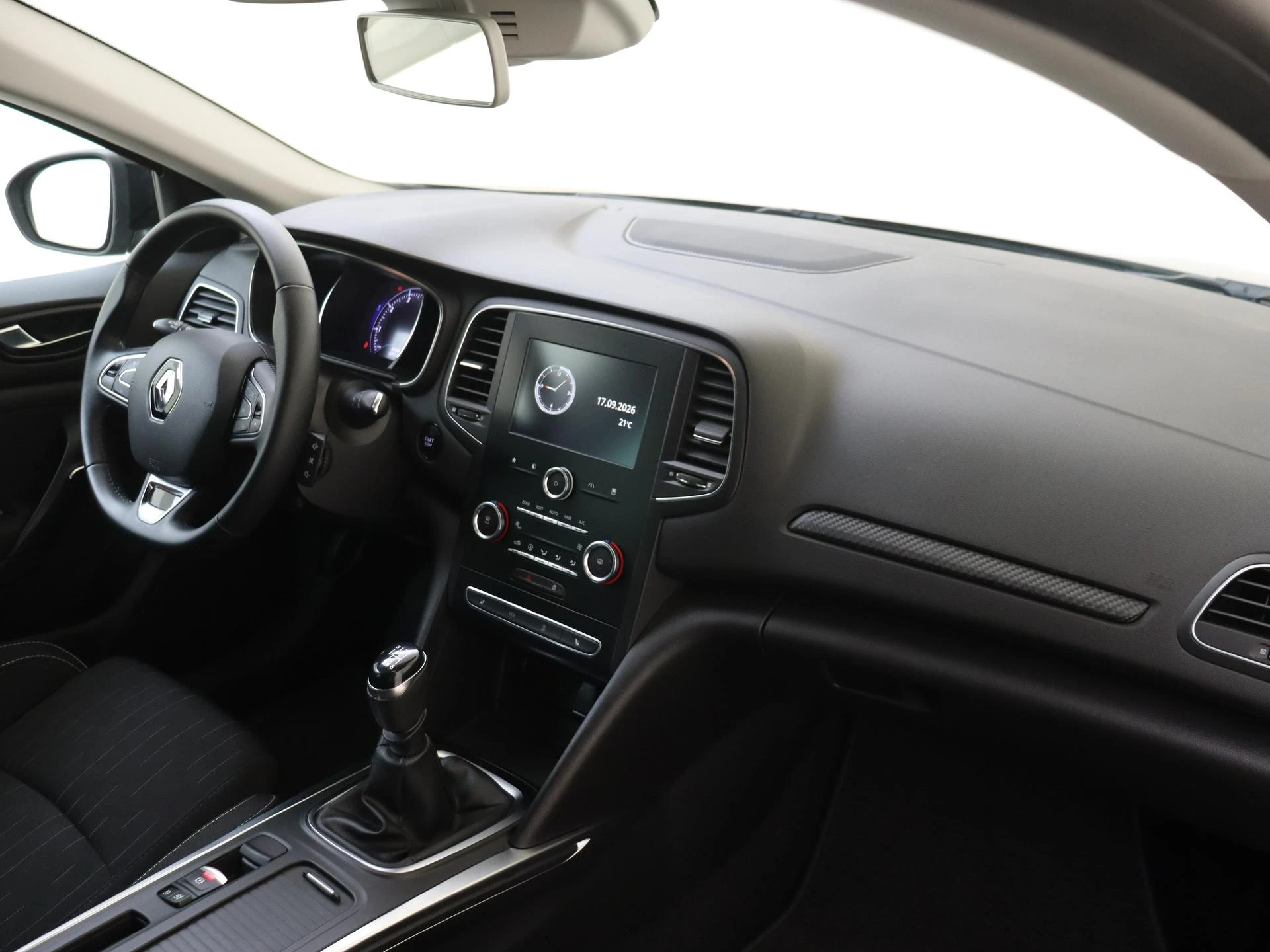 Renault-Mégane Estate-image-4