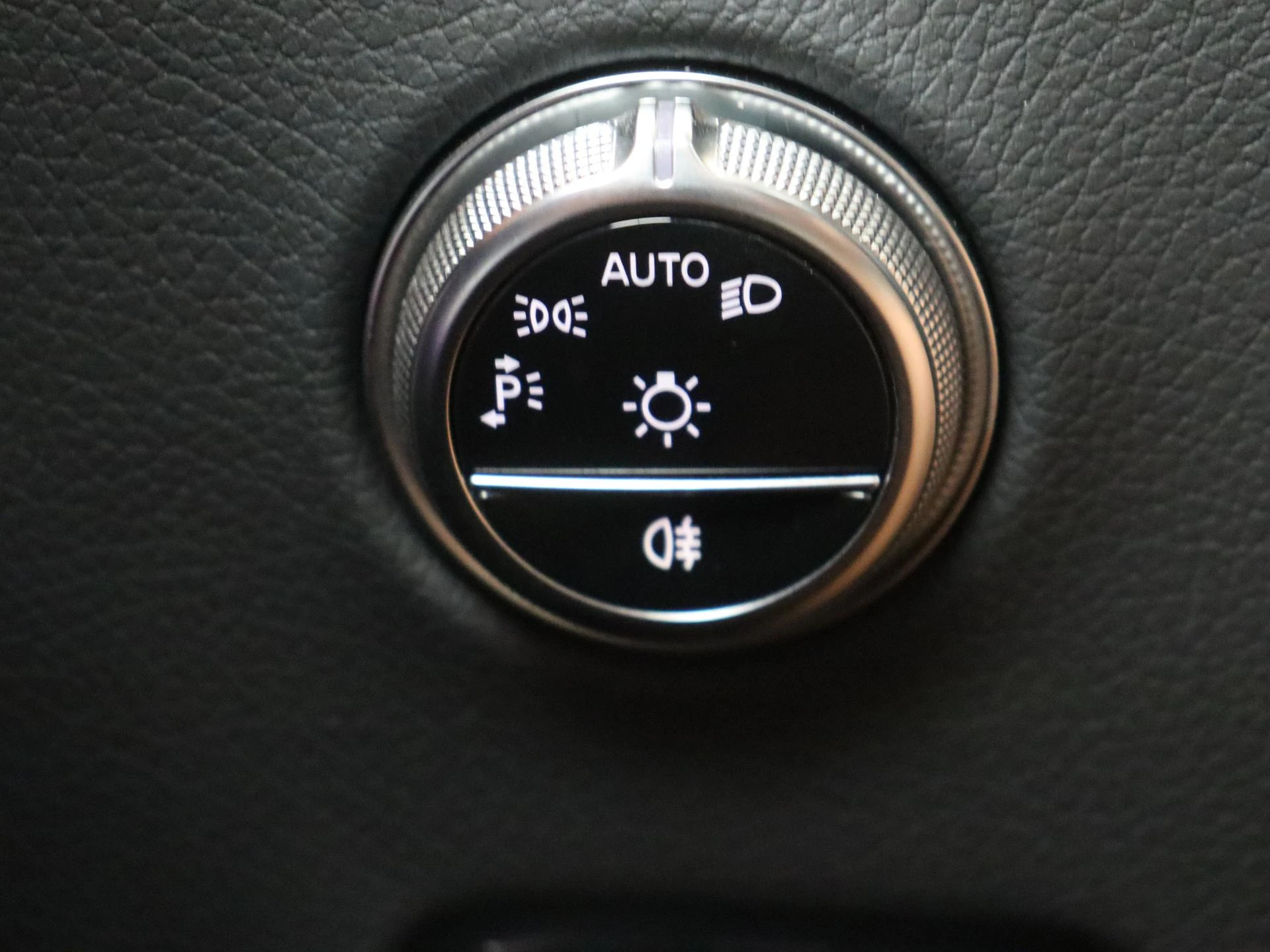 Mercedes-Benz-GLC-image-23
