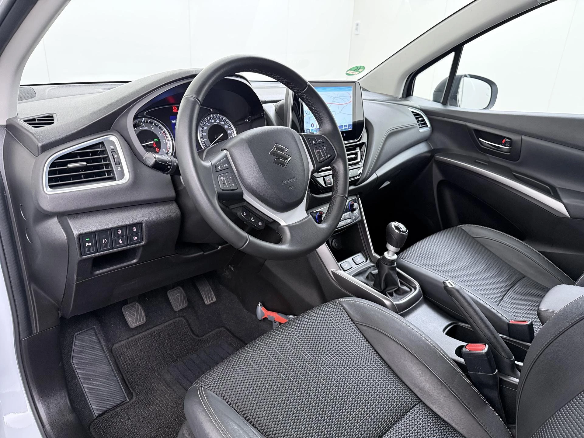 Suzuki-S-Cross-image-15