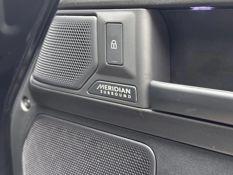 Land Rover Defender 110 P635 OCTA Black Edition AWD Auto. 26MY