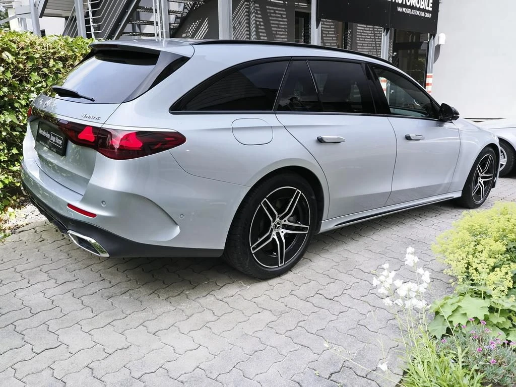 Mercedes-Benz-E-Klasse 300-image-4