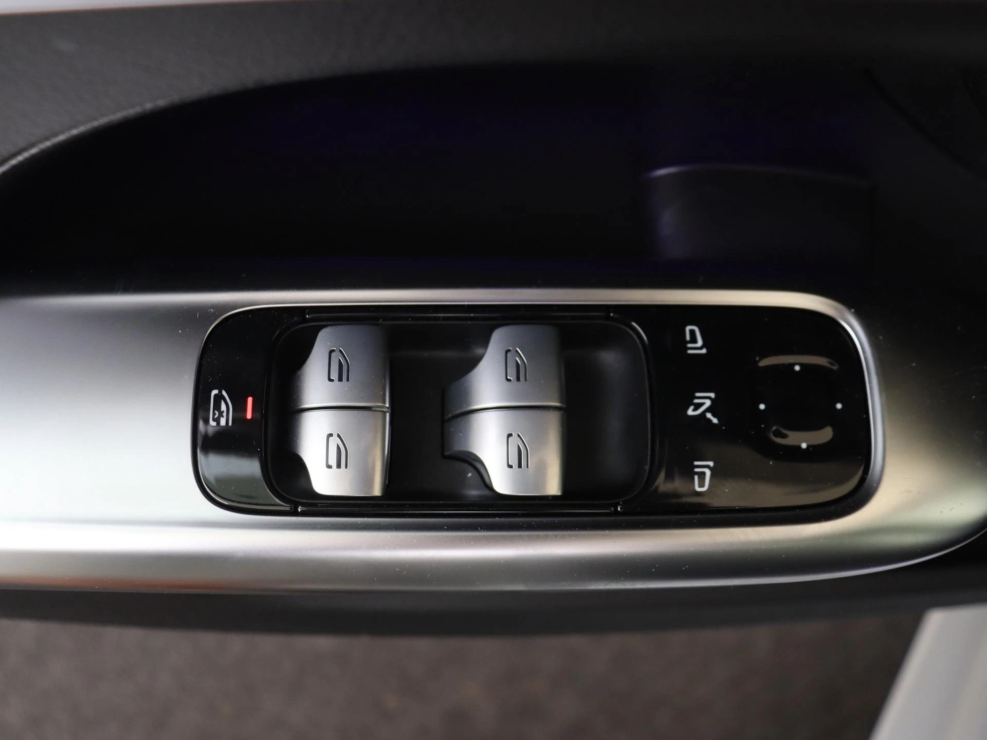 Mercedes-Benz-C-Klasse-image-25