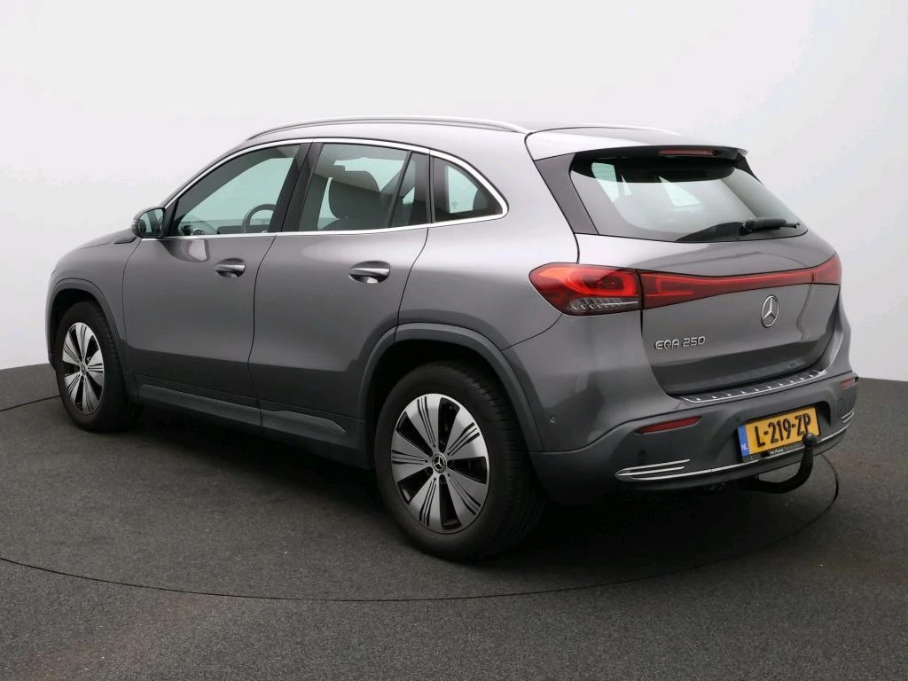 Mercedes-Benz-EQA-image-3