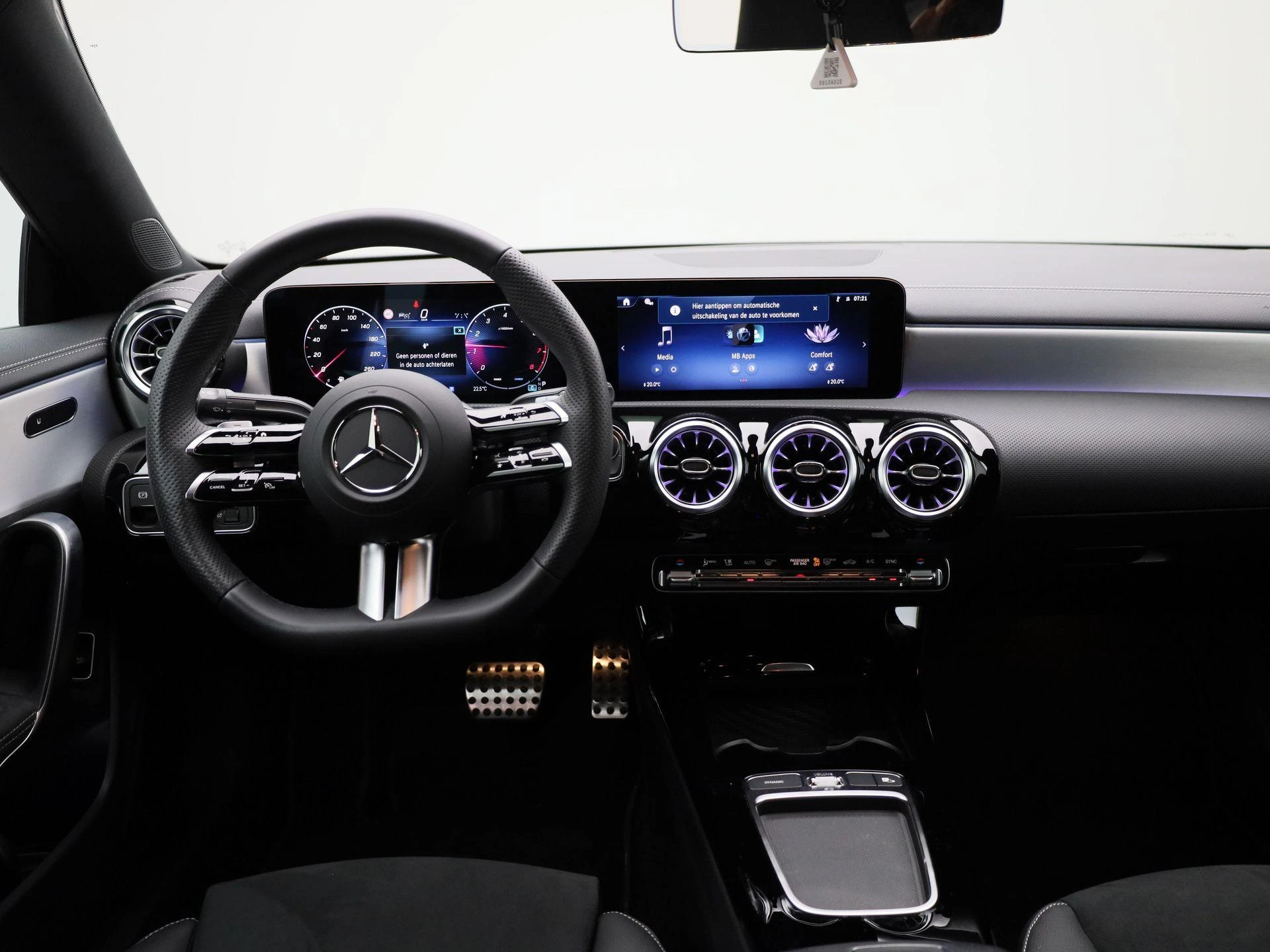 Mercedes-Benz-CLA-image-6