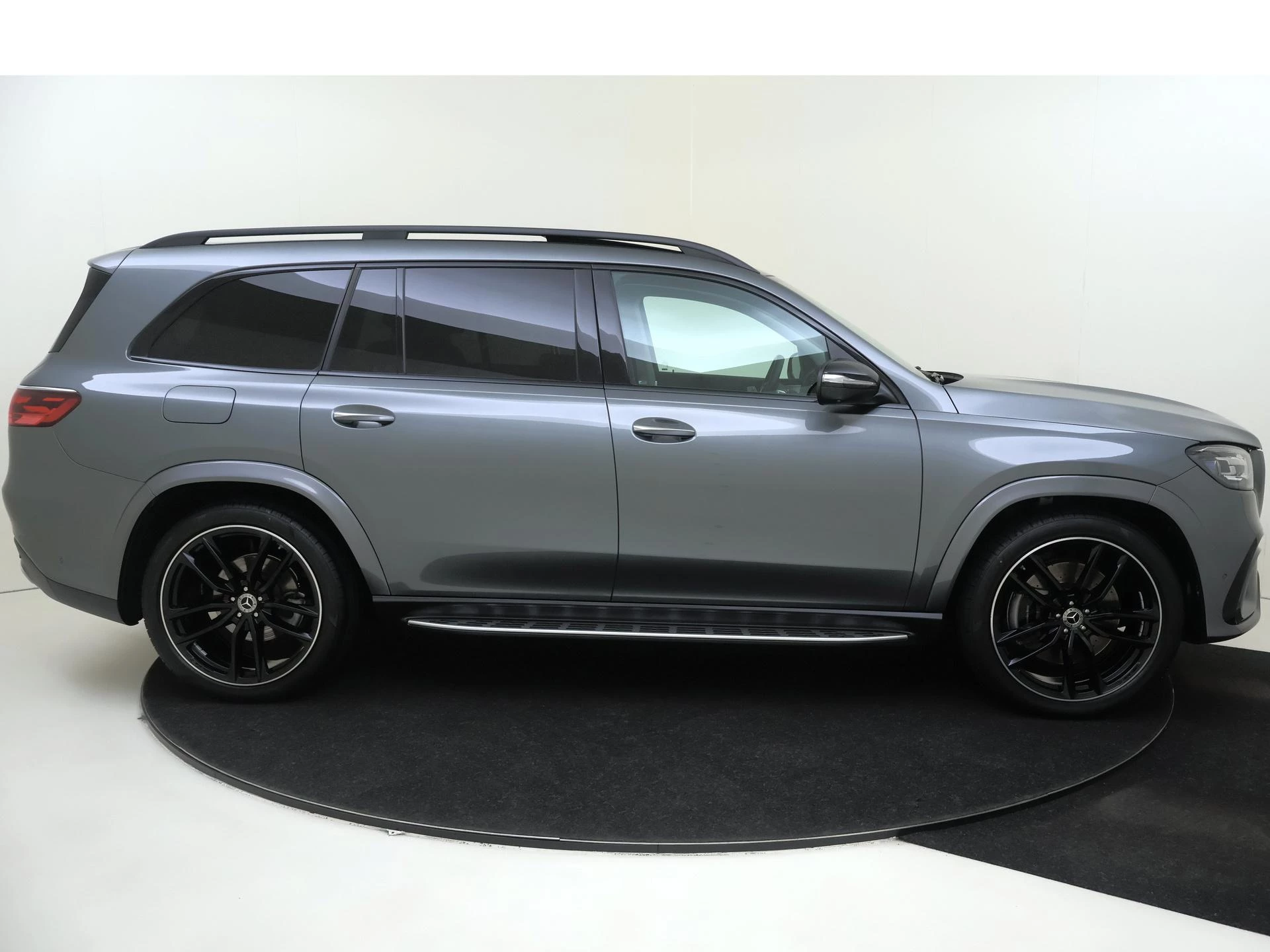 Mercedes-Benz-GLS-image-8