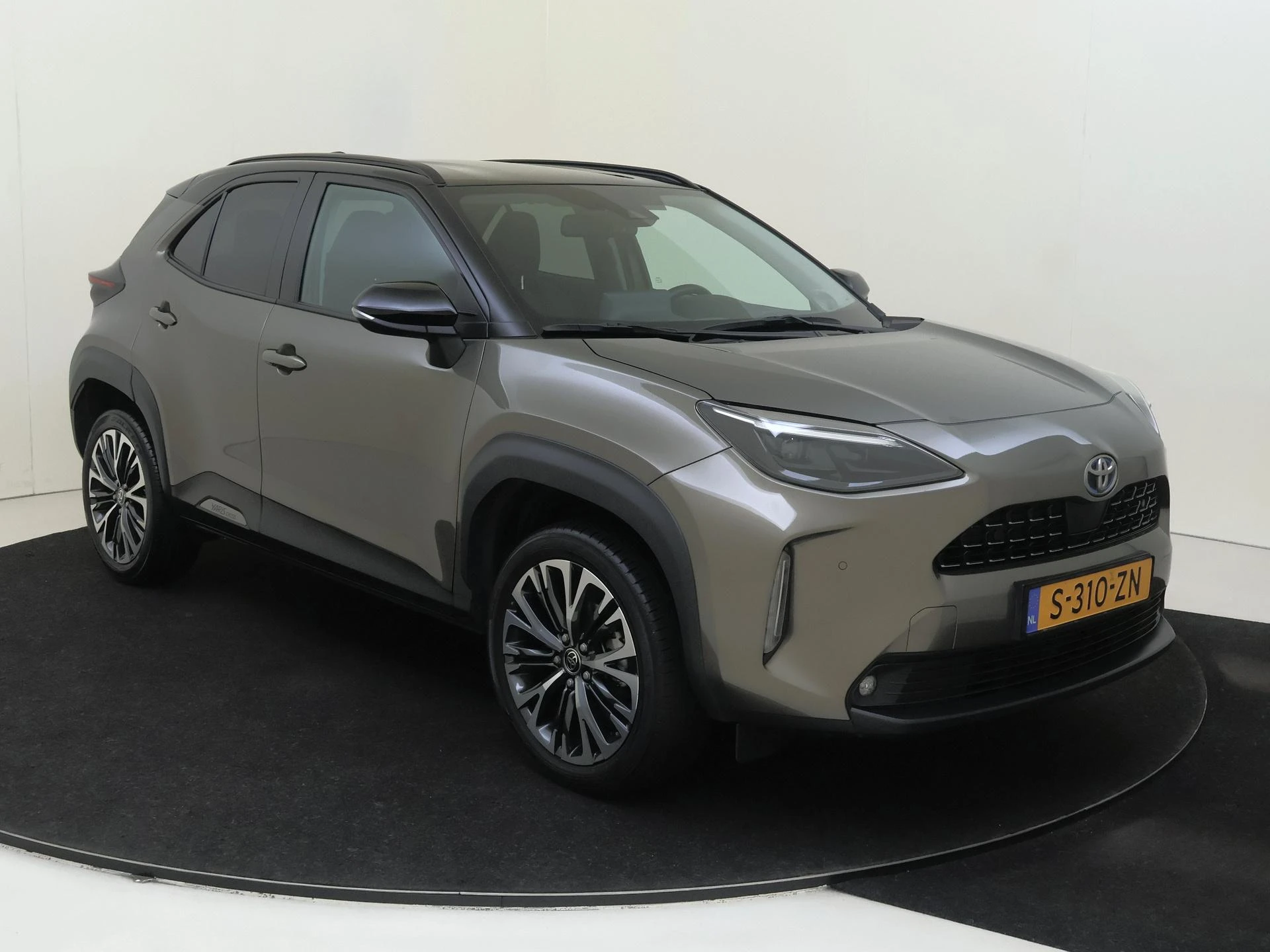 Toyota-Yaris Cross-image-2
