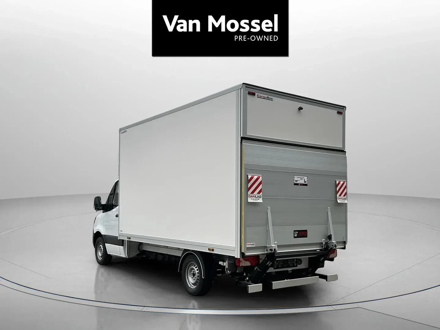 Mercedes-Benz-Sprinter-image-2