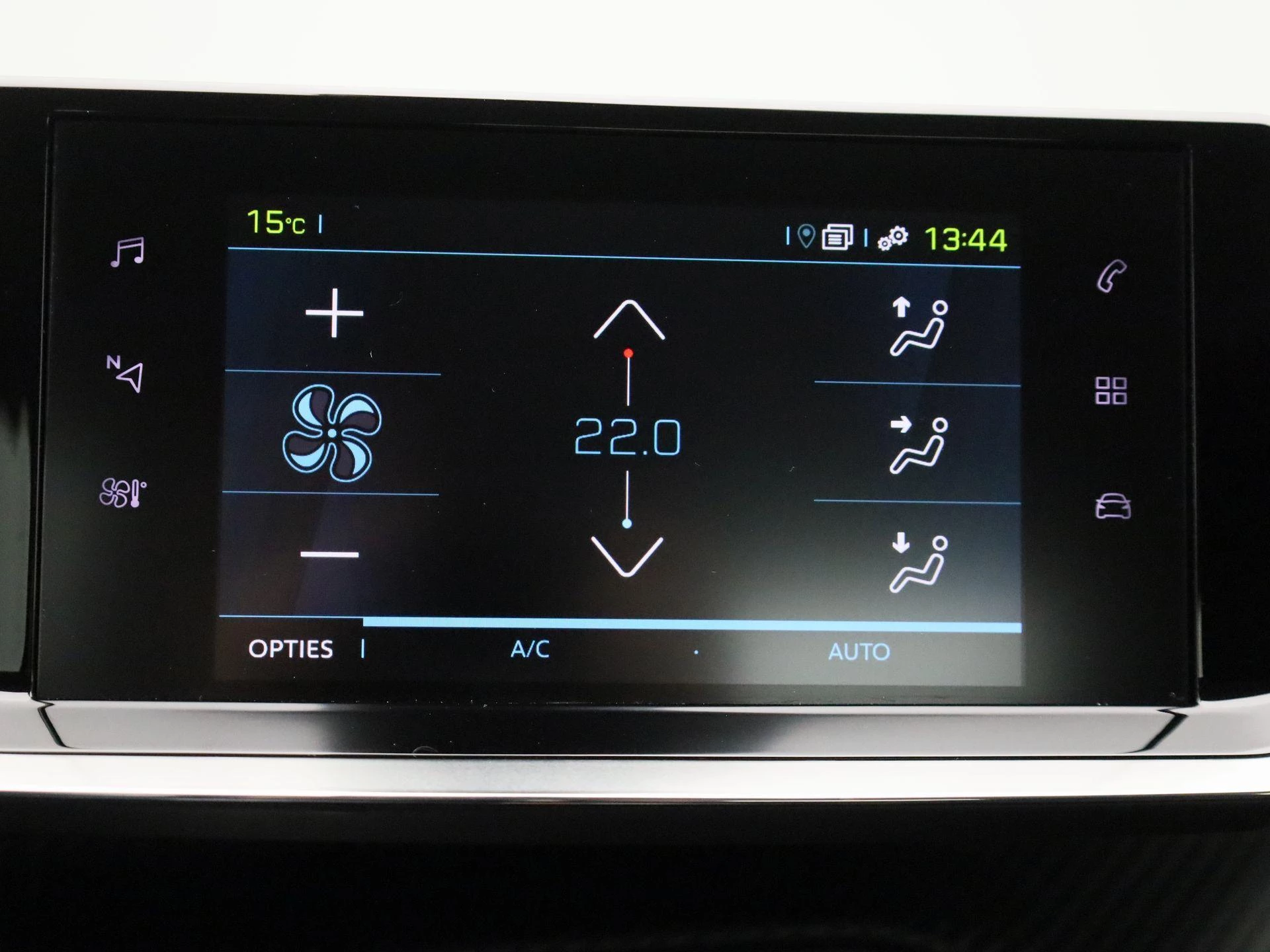 Peugeot-e-208-image-28