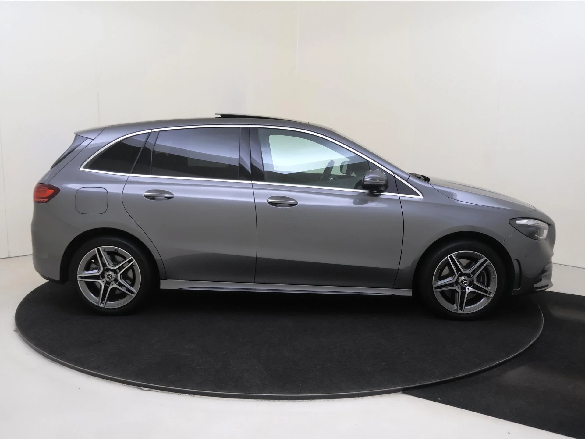 Mercedes-Benz B-Klasse 250 e Business Solution AMG
