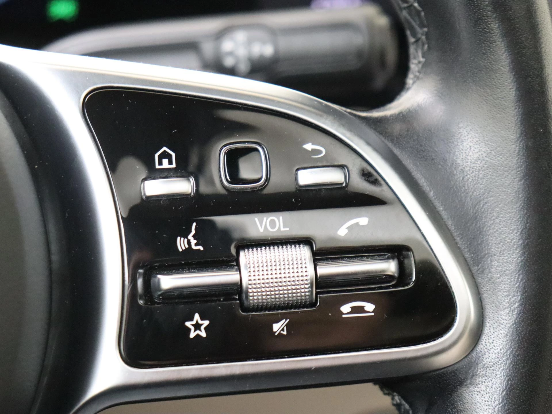 Mercedes-Benz-B-Klasse-image-13