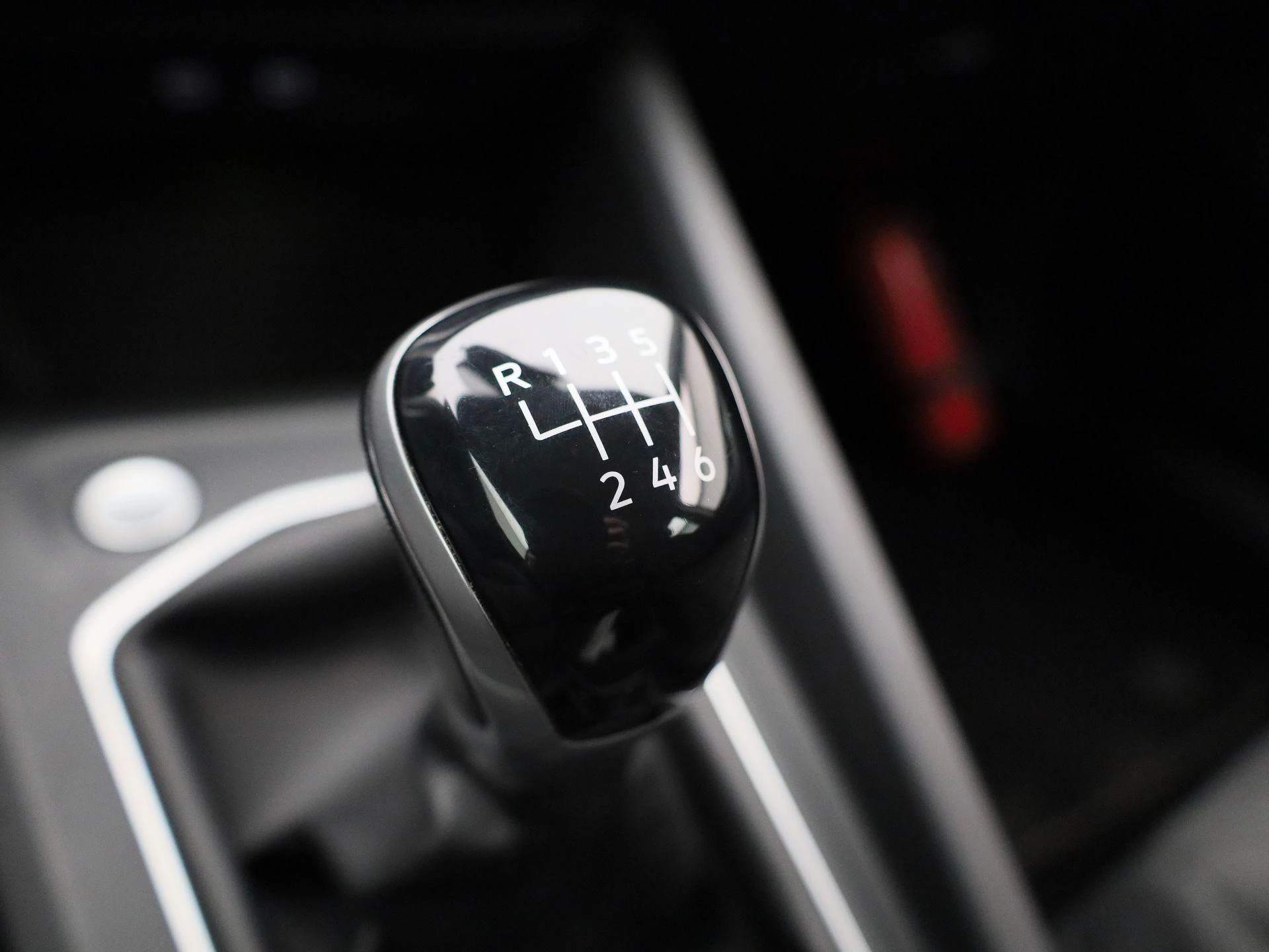 Volkswagen-Golf-image-30