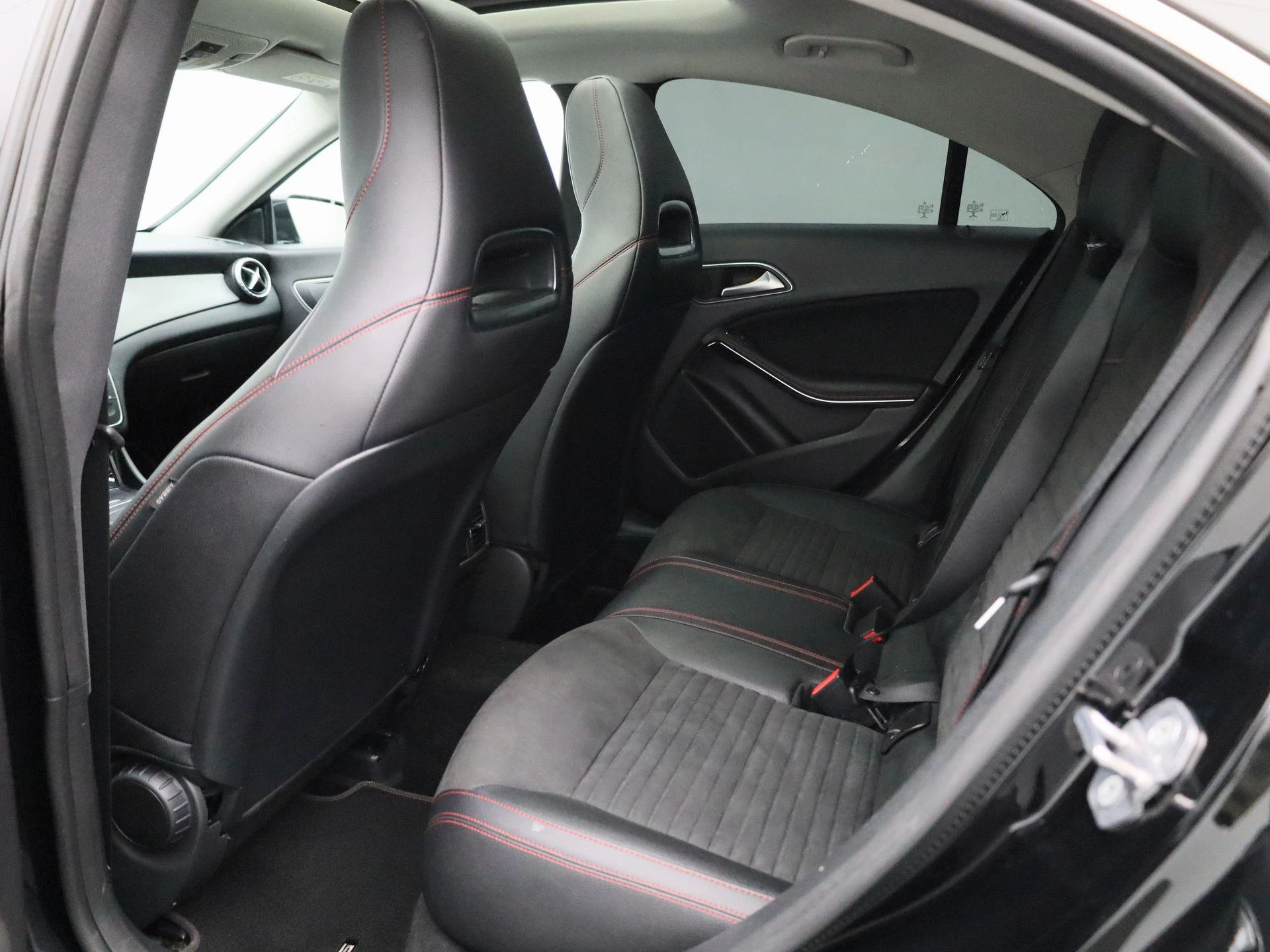 Mercedes-Benz-CLA-image-9