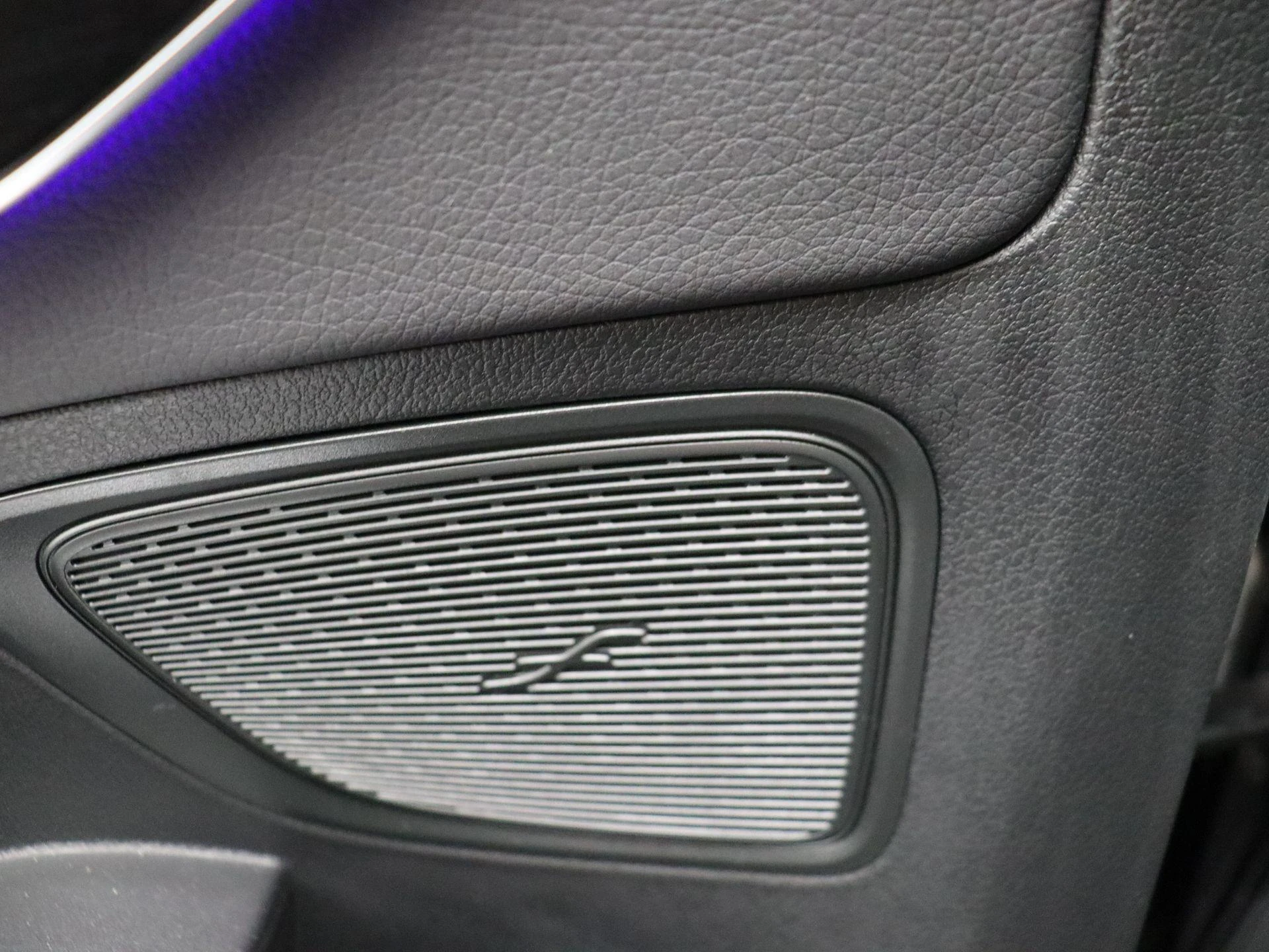 Mercedes-Benz-C-Klasse-image-25