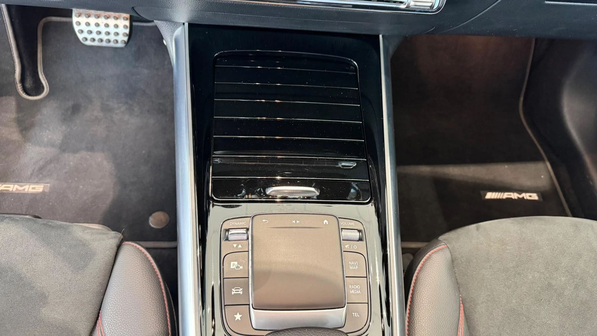 Mercedes-Benz EQA 250 AMG Line + CARPLAY + TREKHAAK + NIGHTPAKKET +