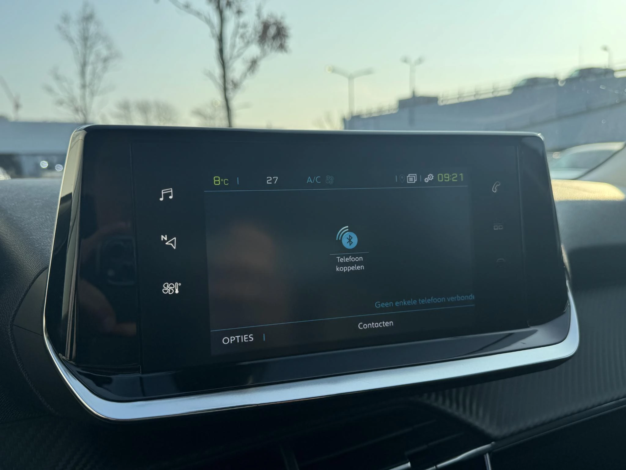 Peugeot-e-2008-image-22