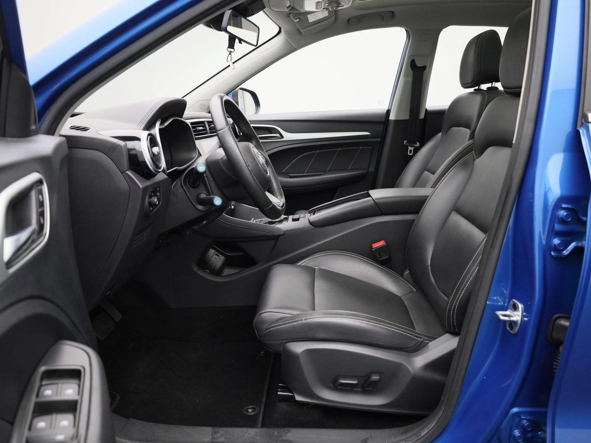 MG-ZS EV-image-11