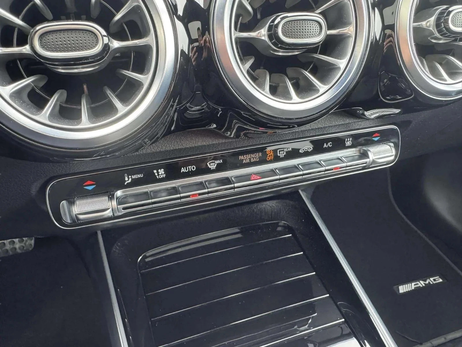 Mercedes-Benz-EQB-image-14