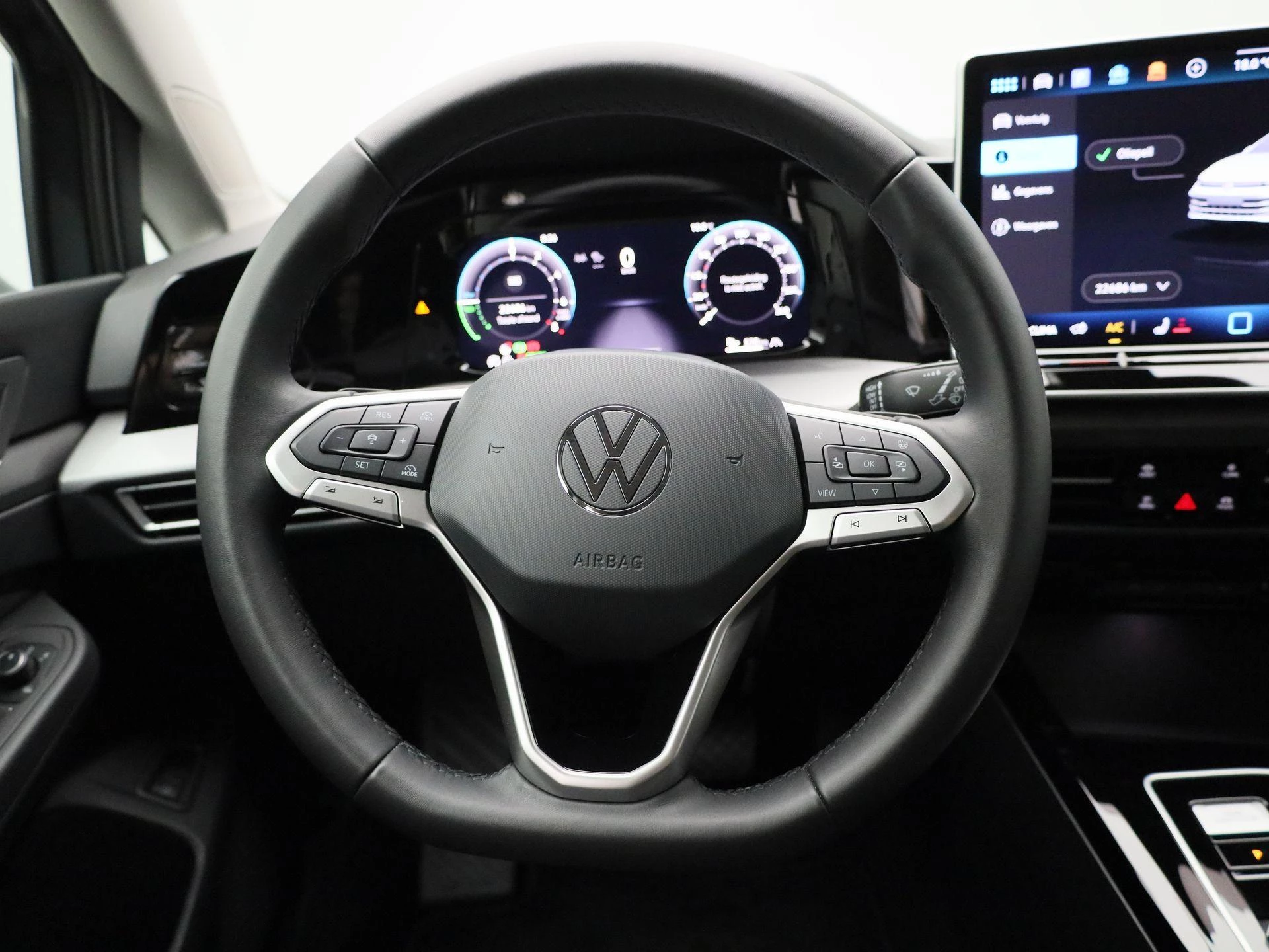 Volkswagen-Golf-image-6