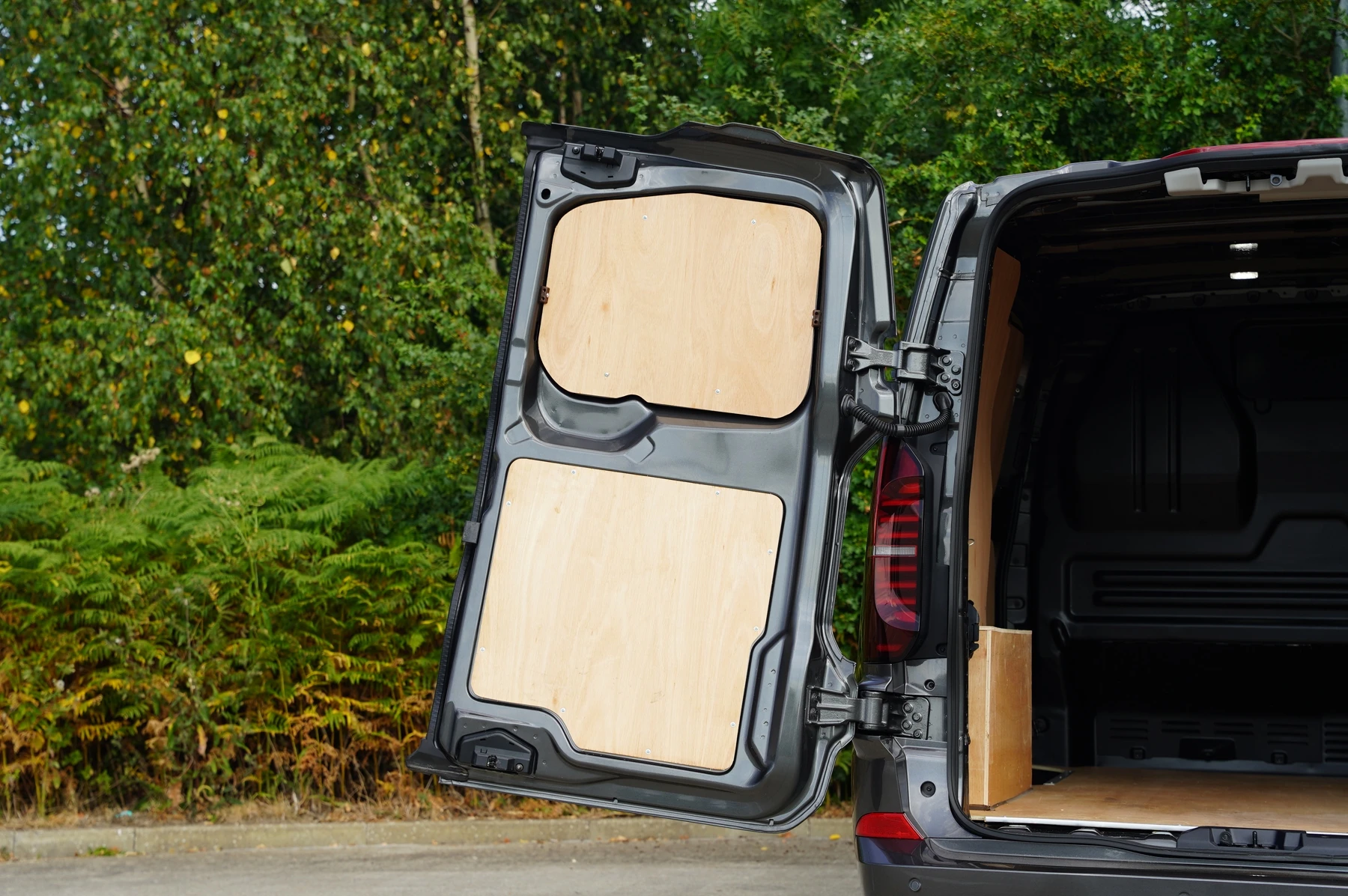 Volkswagen-Transporter-image-26