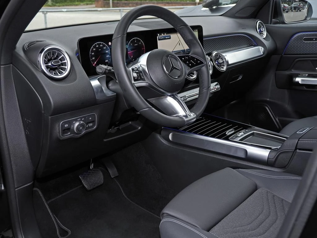 Mercedes-Benz-GLB 200 d-image-8