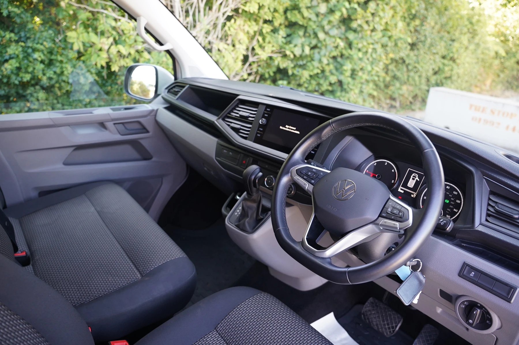 Volkswagen-Transporter-image-5
