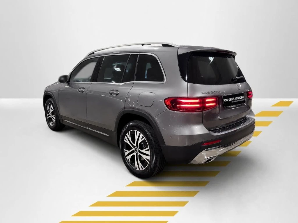Mercedes-Benz-GLB 200 d-image-12