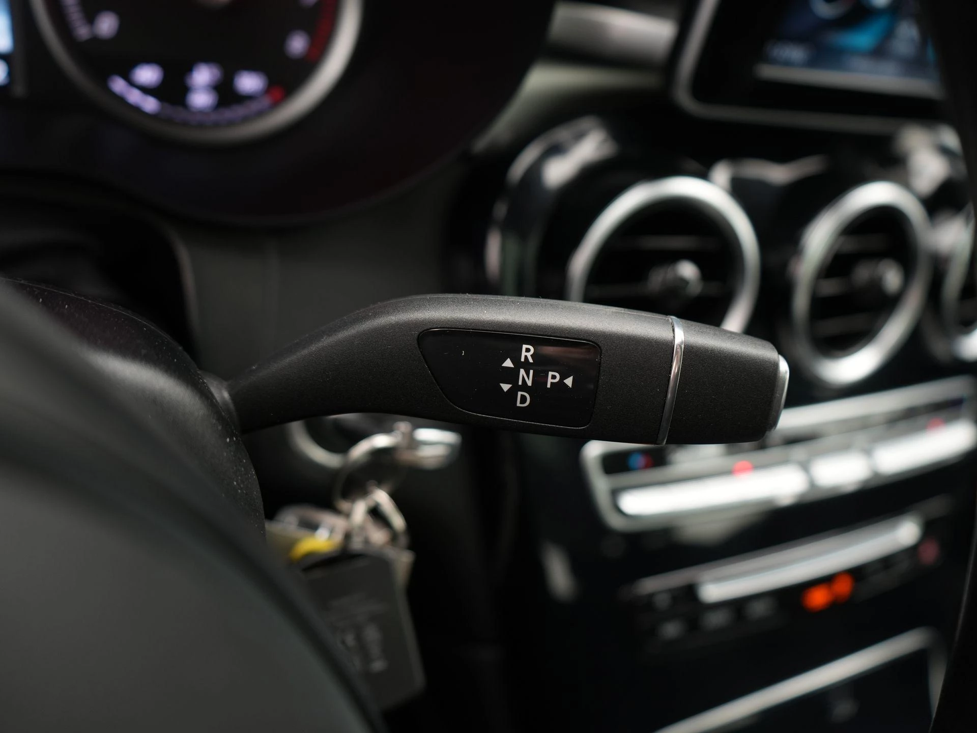 Mercedes-Benz-GLC-image-23