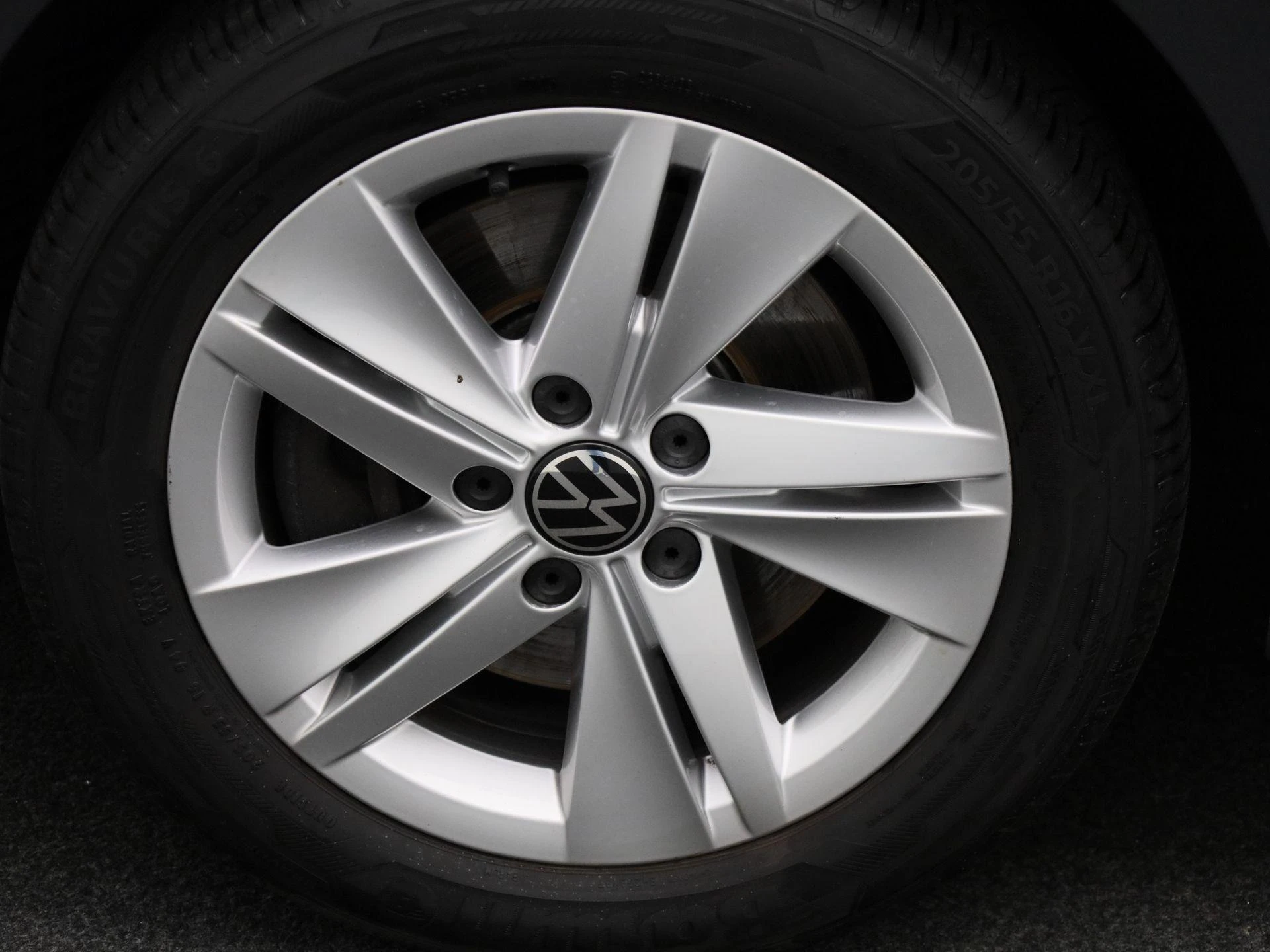 Volkswagen-Golf-image-13