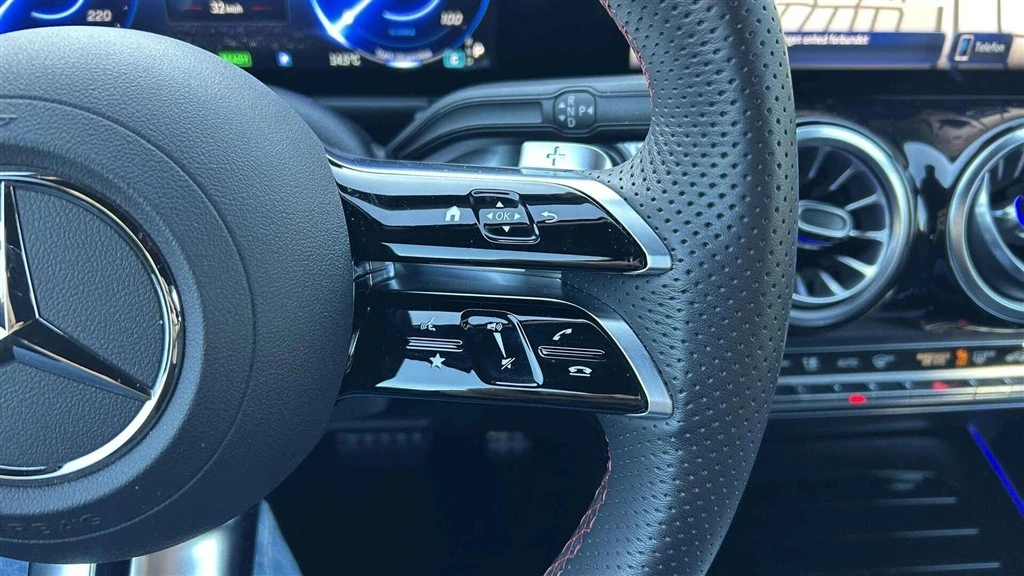 Mercedes-Benz-EQB-image-14