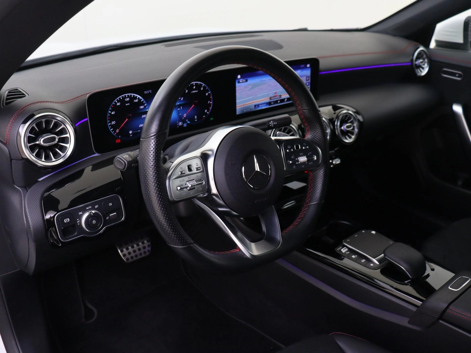 Mercedes-Benz-CLA-image-12