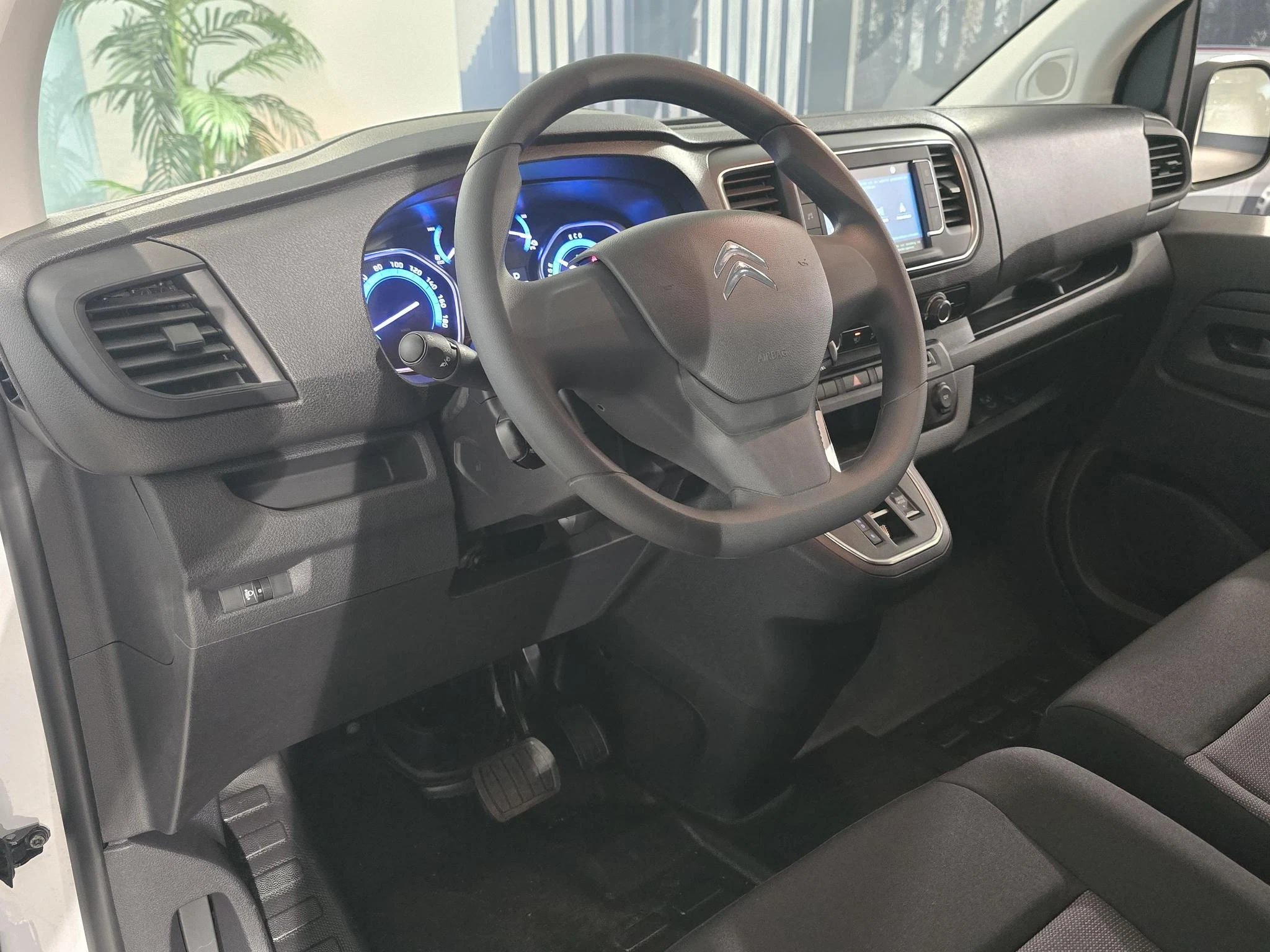 Citroën-ë-Jumpy-image-6
