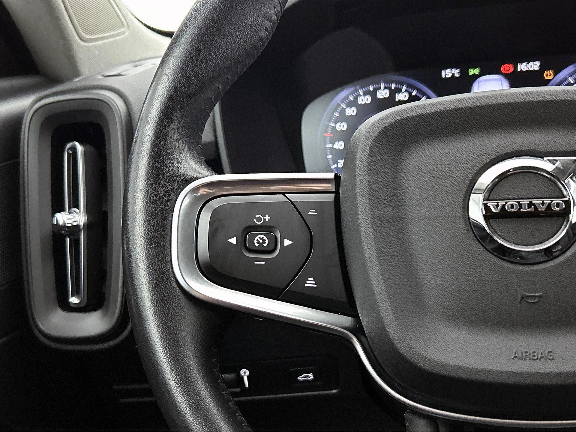 Volvo-XC40-image-5
