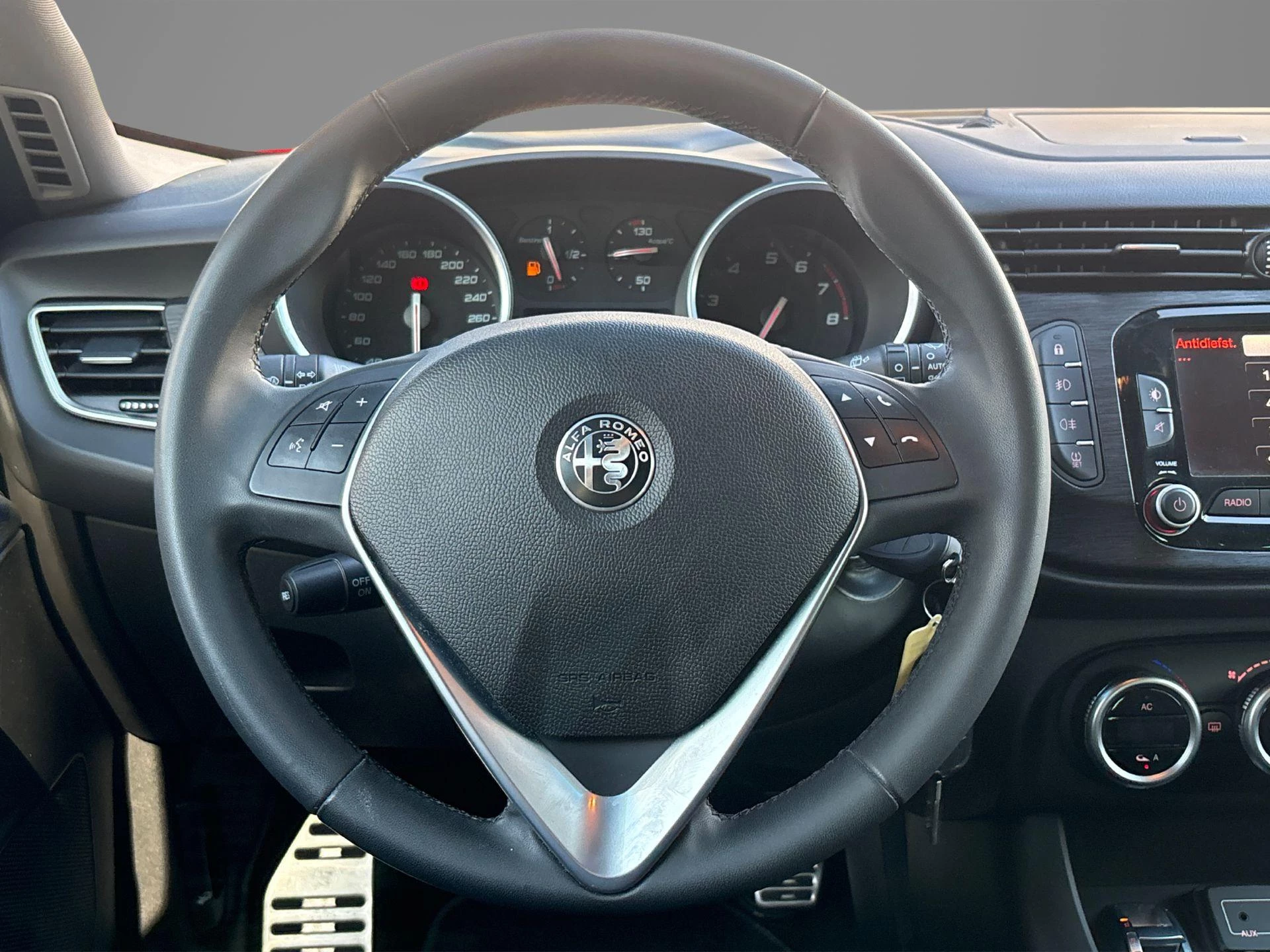 Alfa Romeo-Giulietta-image-9