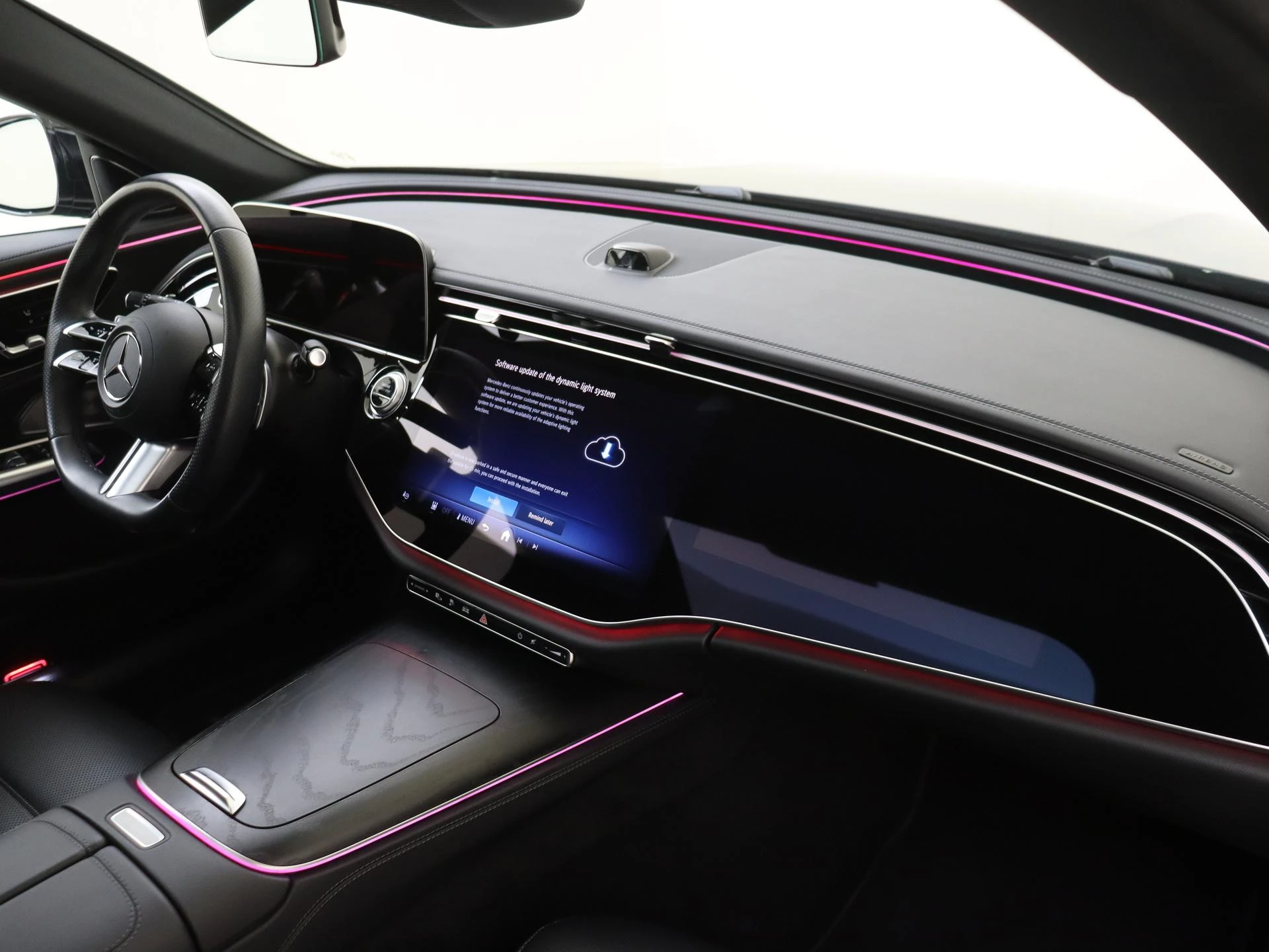 Mercedes-Benz-E-Klasse-image-4