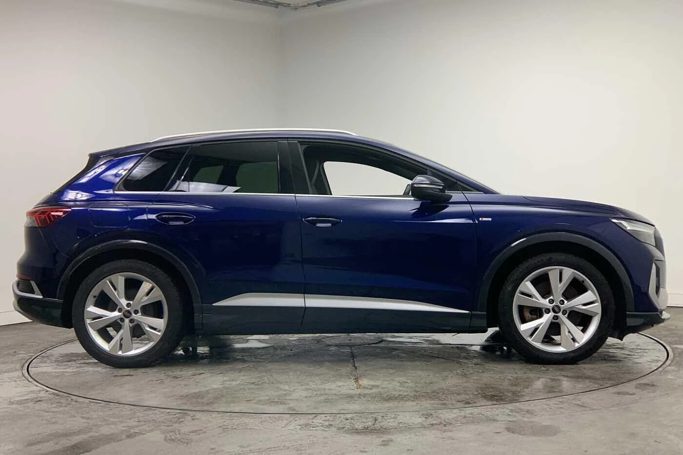 Audi-Q4 e-tron-image-3