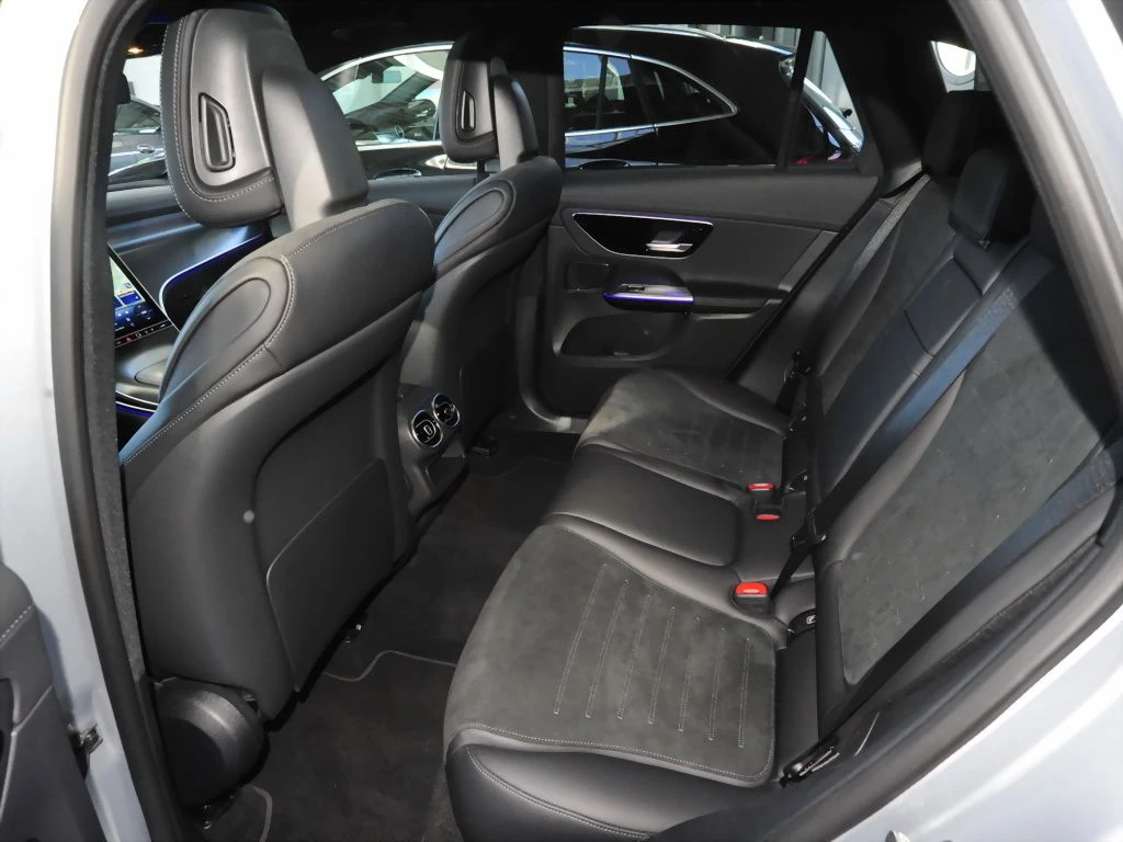 Mercedes-Benz-GLC 220 d-image-11