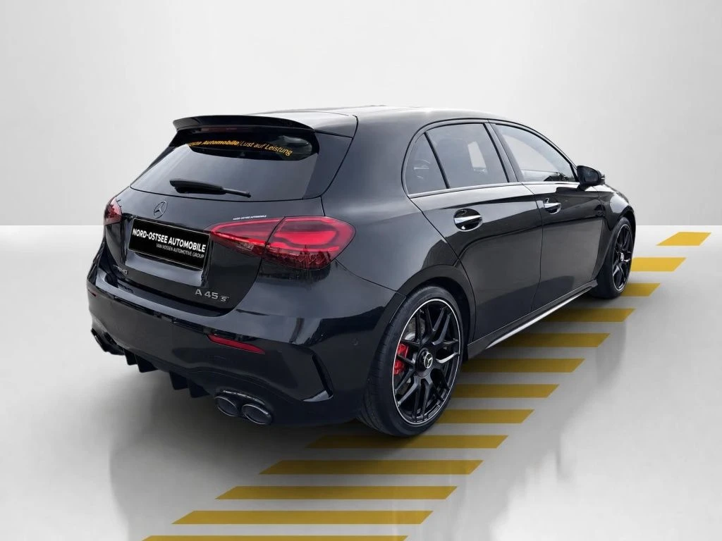 Mercedes-AMG-A-Klasse 45-image-13