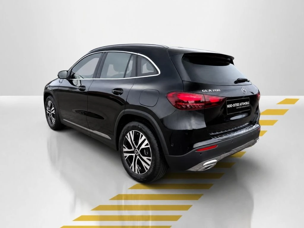 Mercedes-Benz-GLA 200-image-11