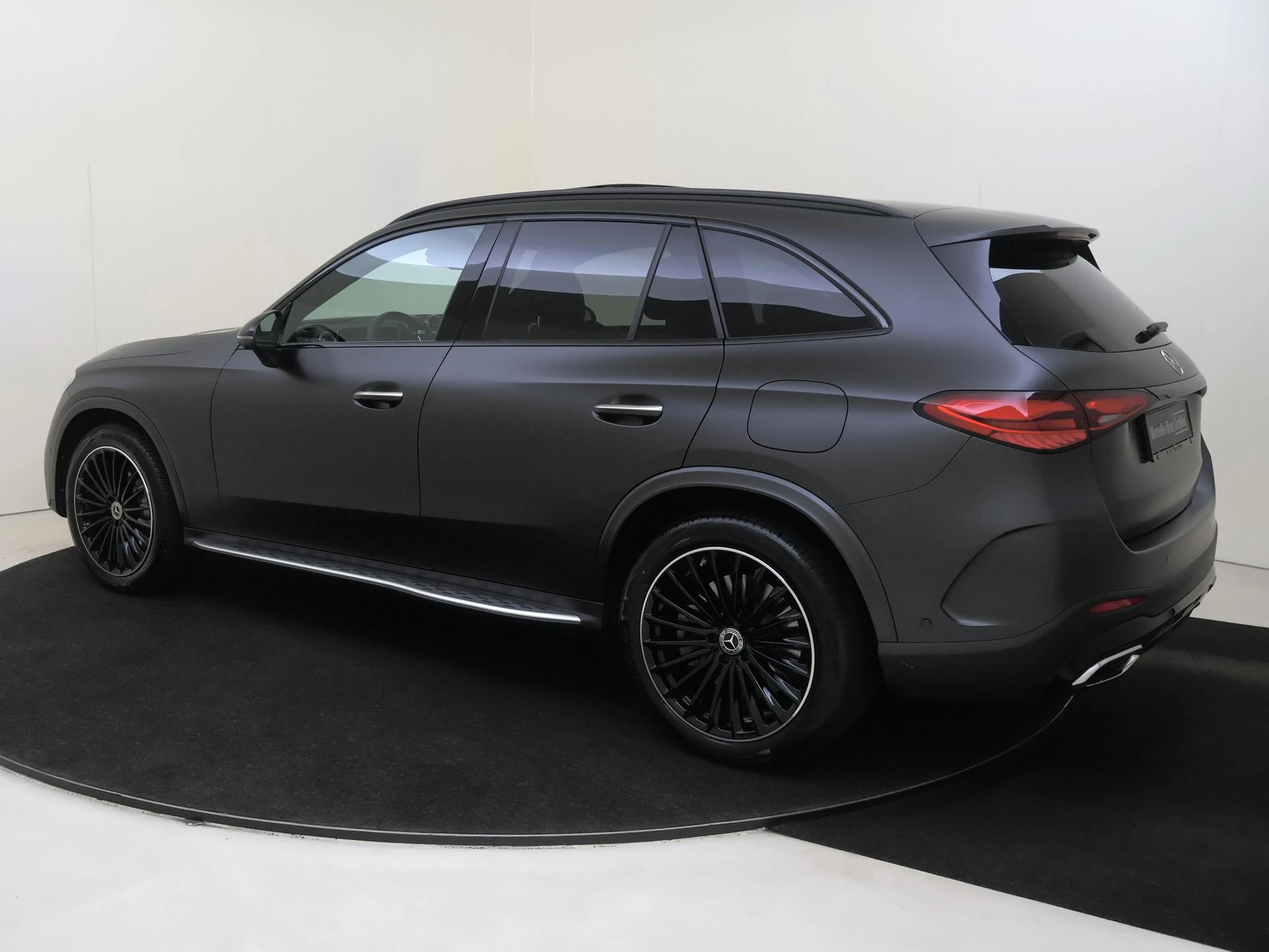 Mercedes-Benz-GLC-image-2