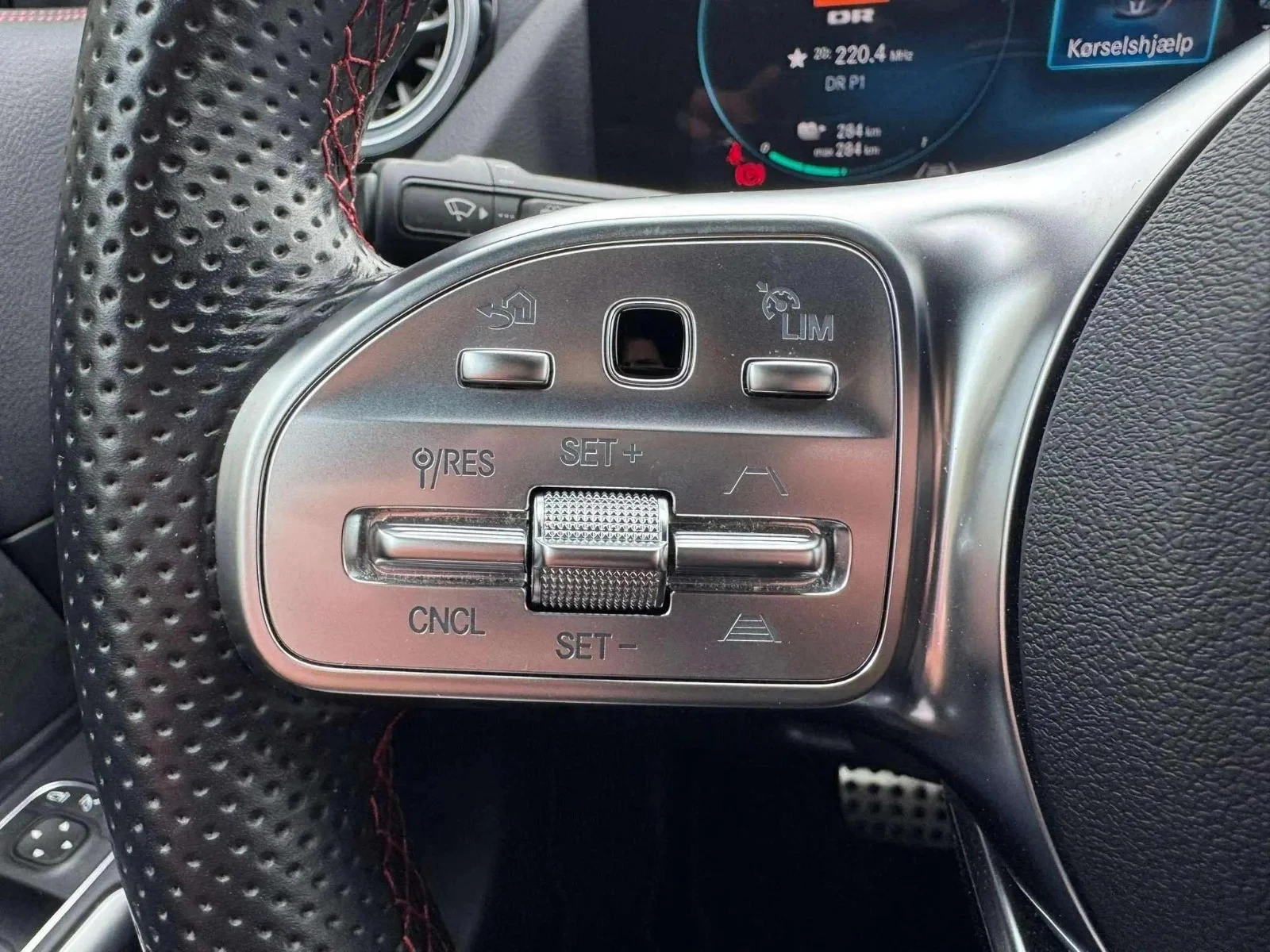 Mercedes-Benz-EQA-image-16