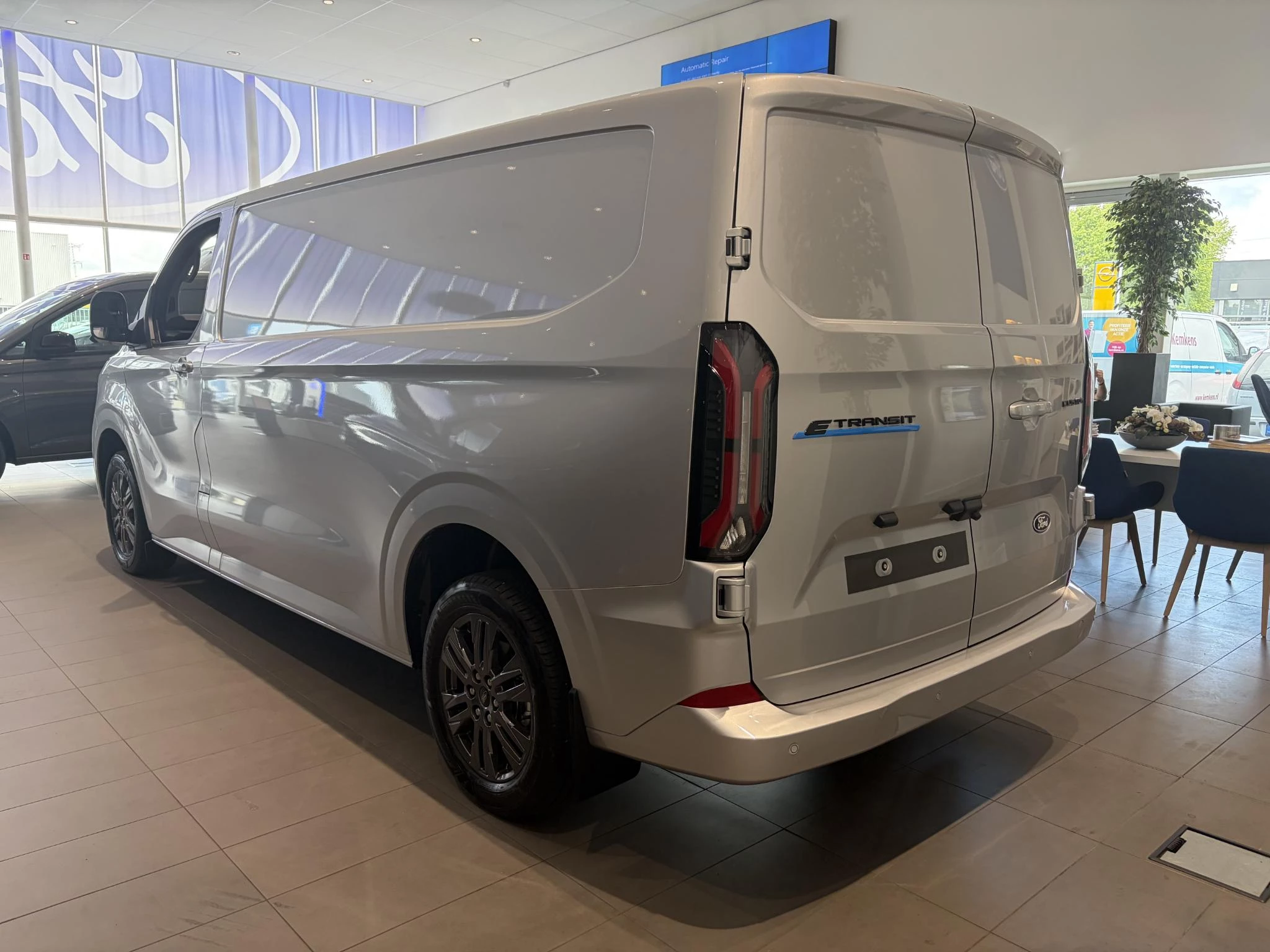 Ford E-Transit Custom 340 L2H1 Limited 71 kWh