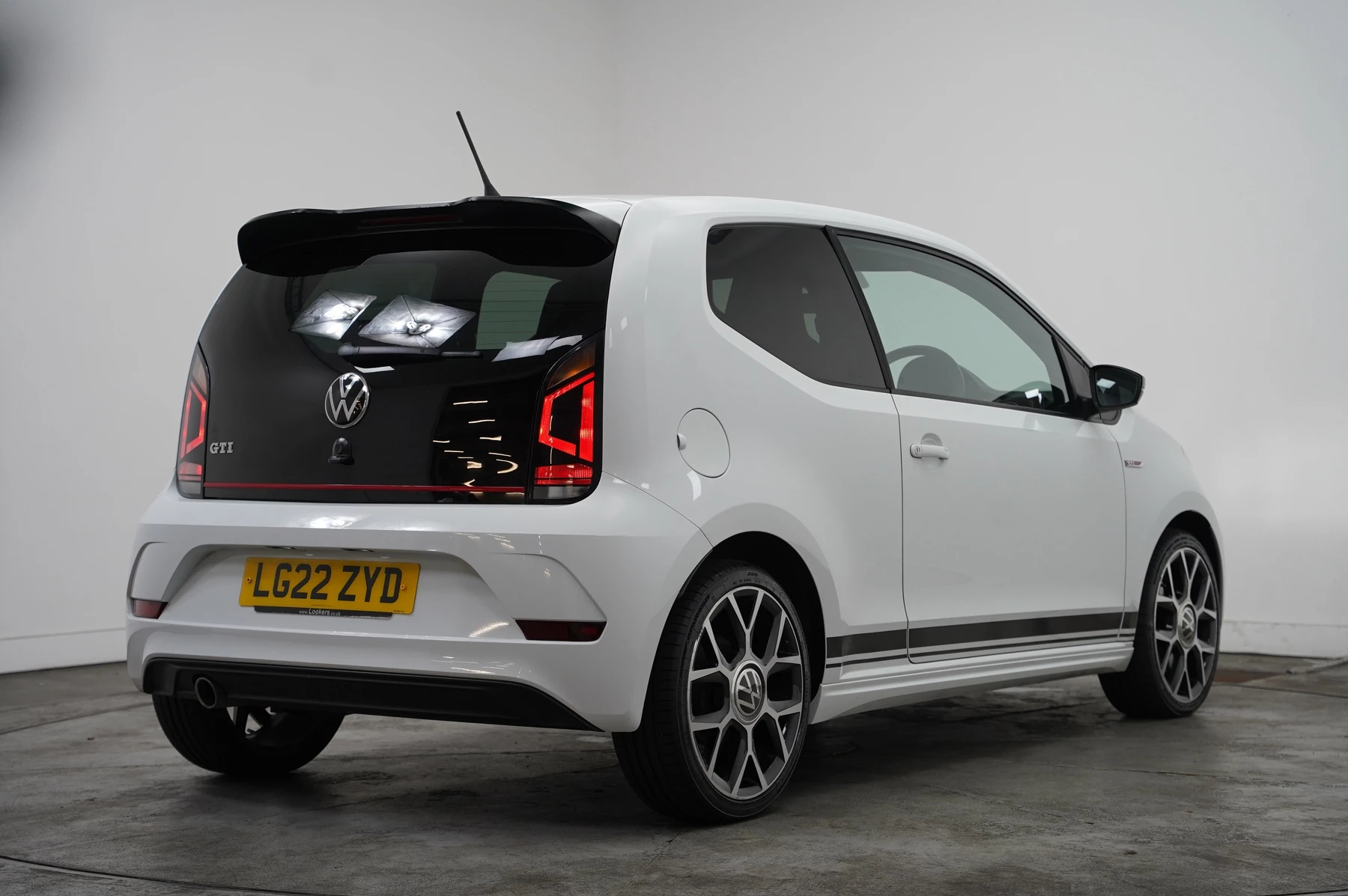 Volkswagen-up!-image-13