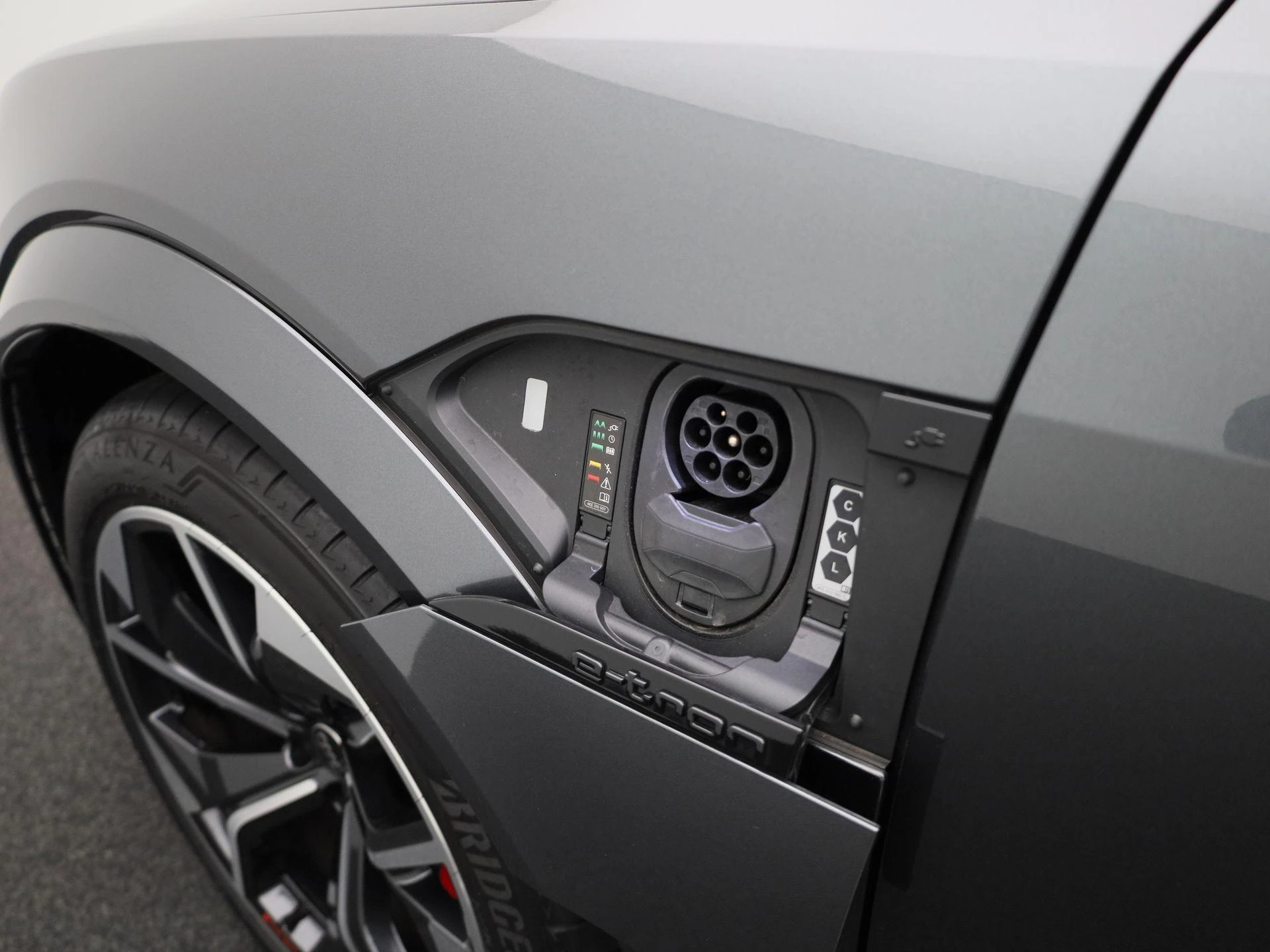 Audi-Q8 Sportback e-tron-image-51