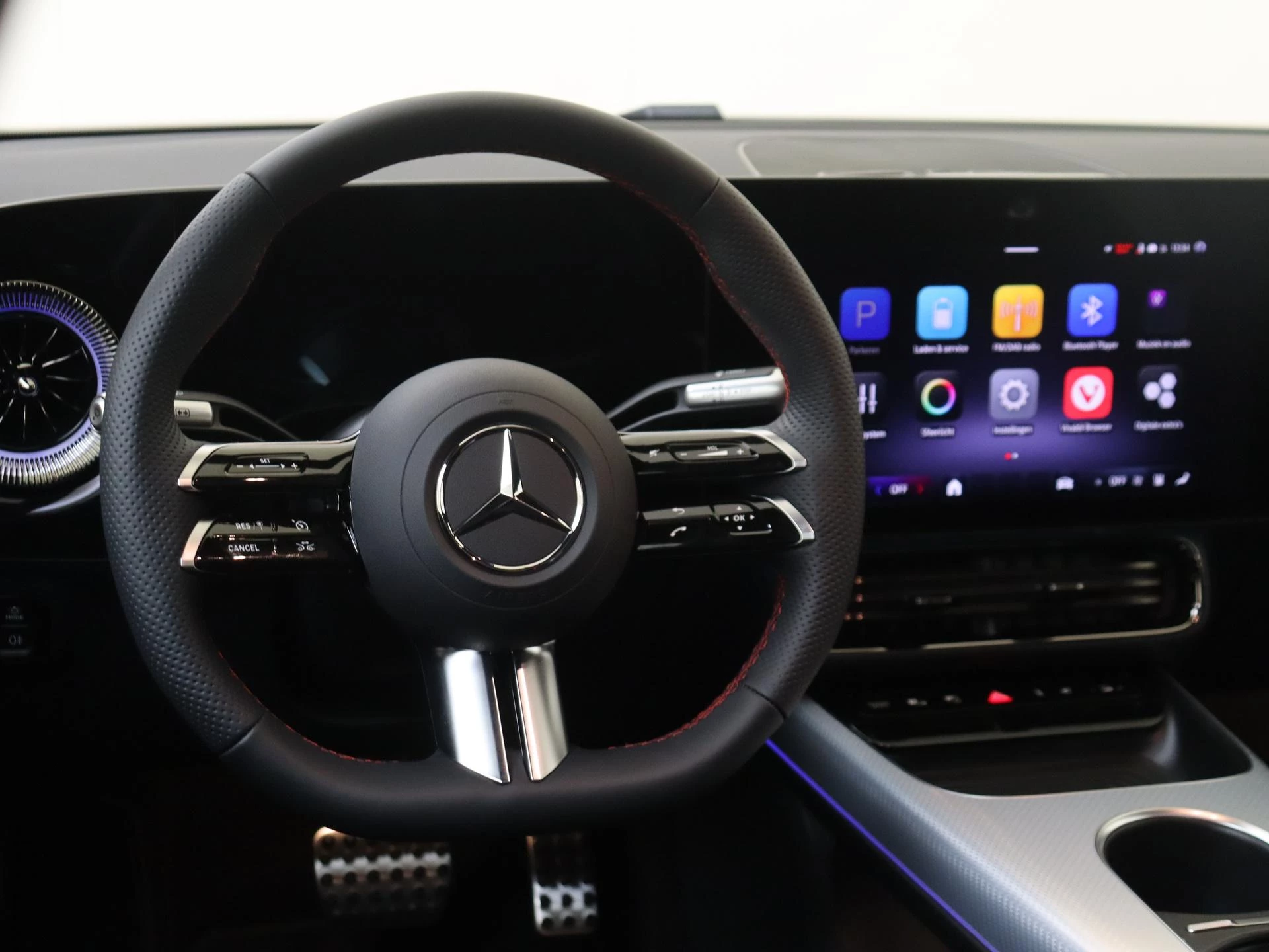Mercedes-Benz-CLA-image-9