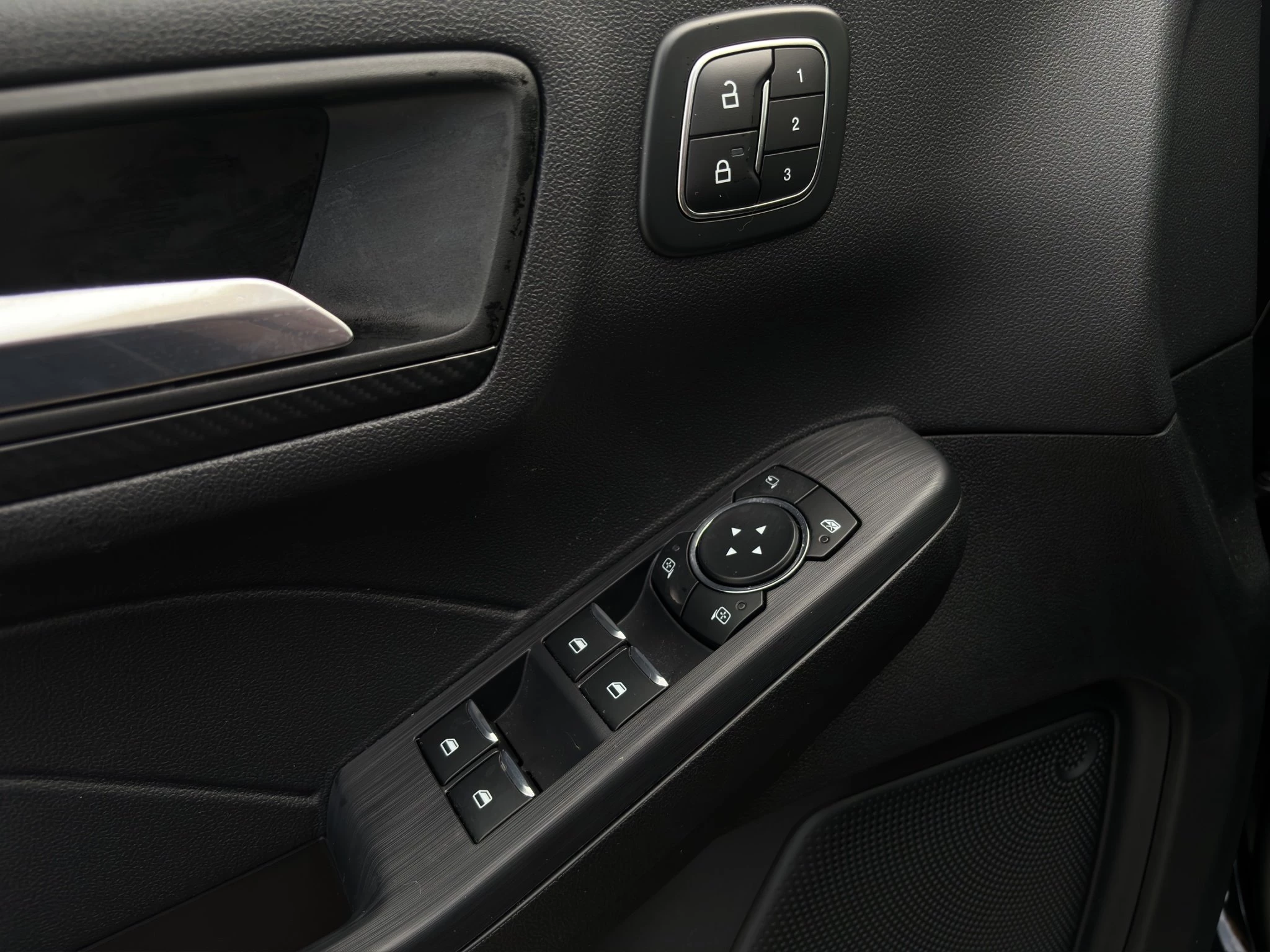 Ford Kuga ST-Line X Aut.*PANO*AHK*360GRAD*LED-MATRIX*NAVI*GRA*WINTER-PKT.