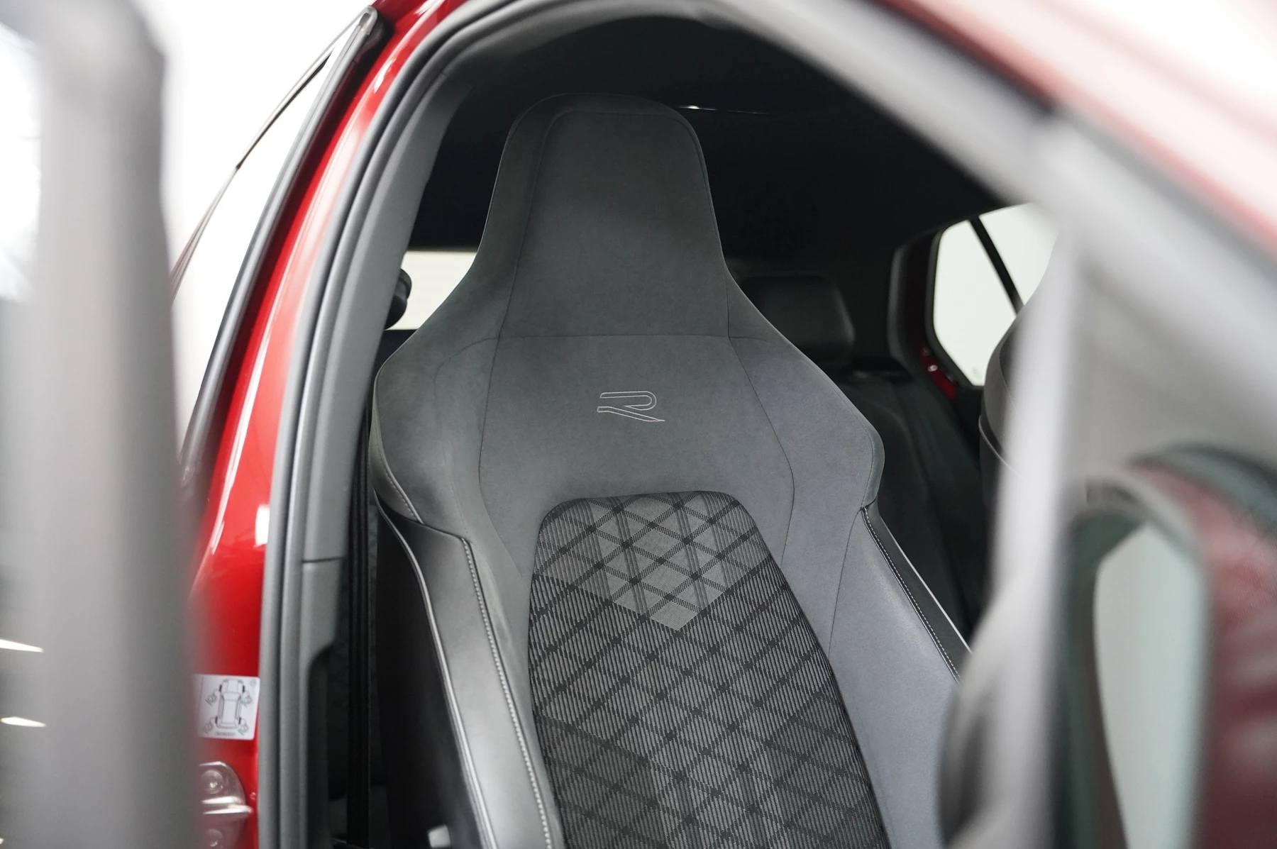 Volkswagen-Golf-image-9